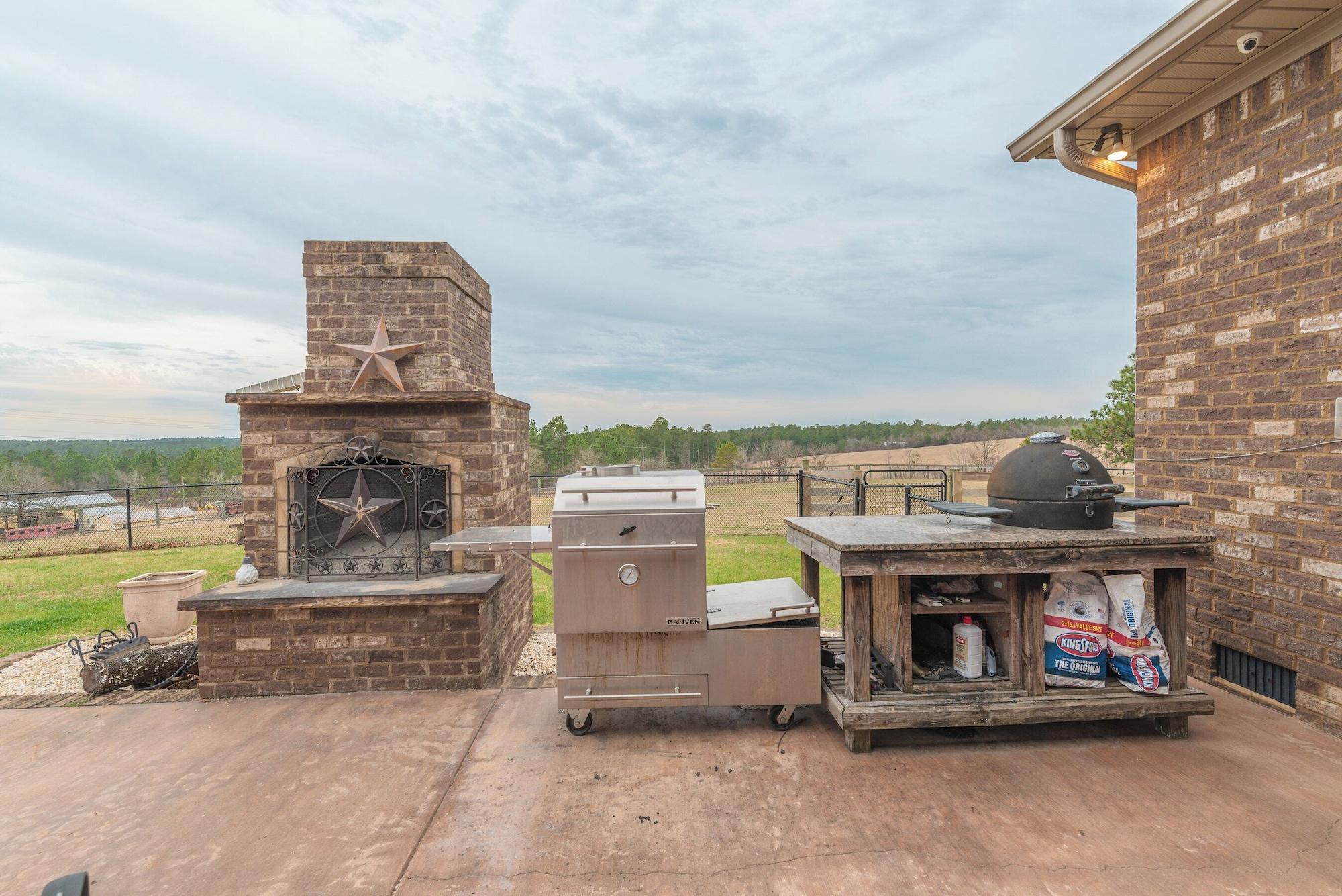 Playa 3-bedroom modern farmhouse retreat near the Masters w/ pool and hot-tub