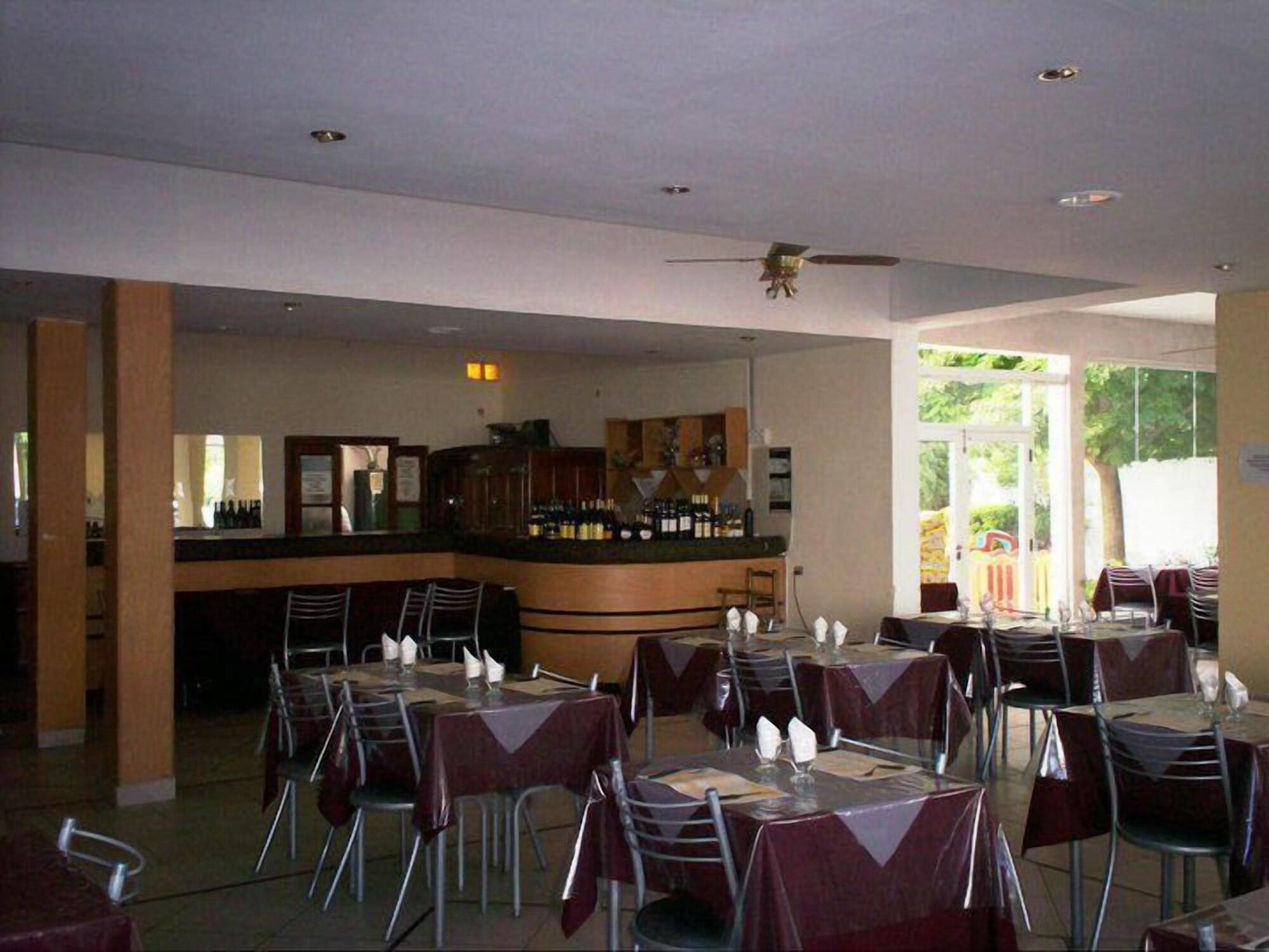 Bar/Salón San Remo Resort Hotel