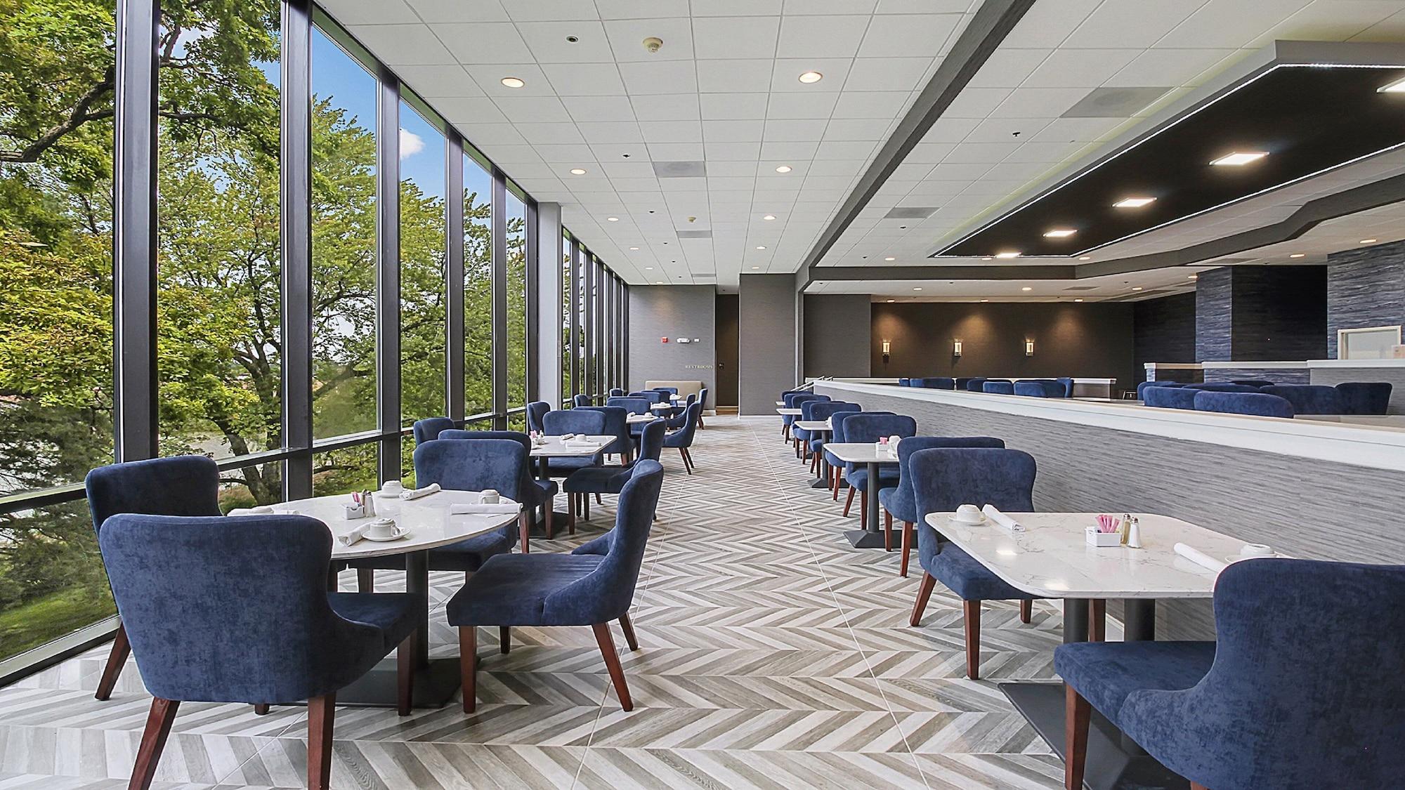 Restaurant Holiday Inn Chicago Nw Crystal Lk Conv Ctr by IHG
