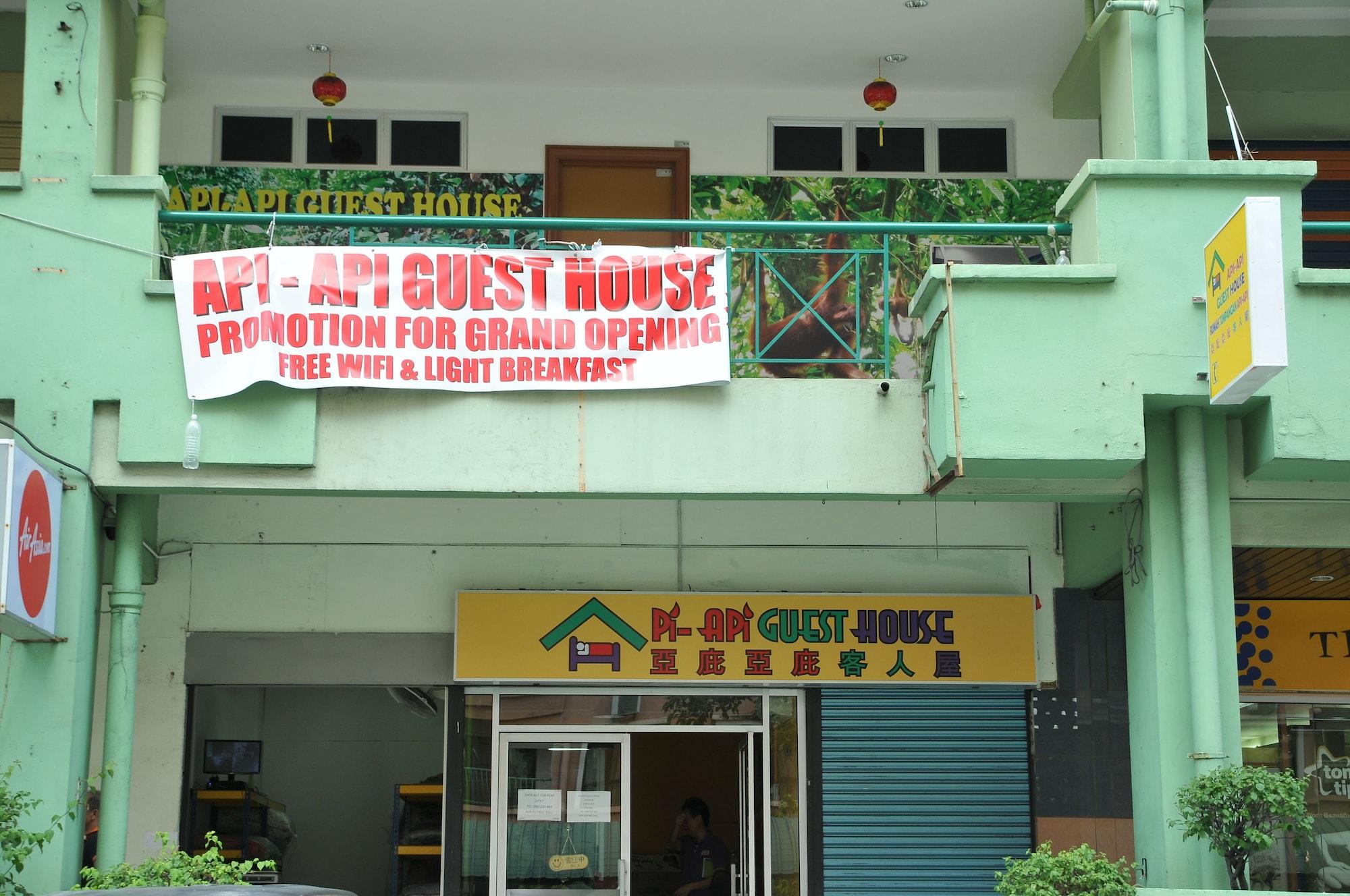 Vista Exterior Api-Api Guest House