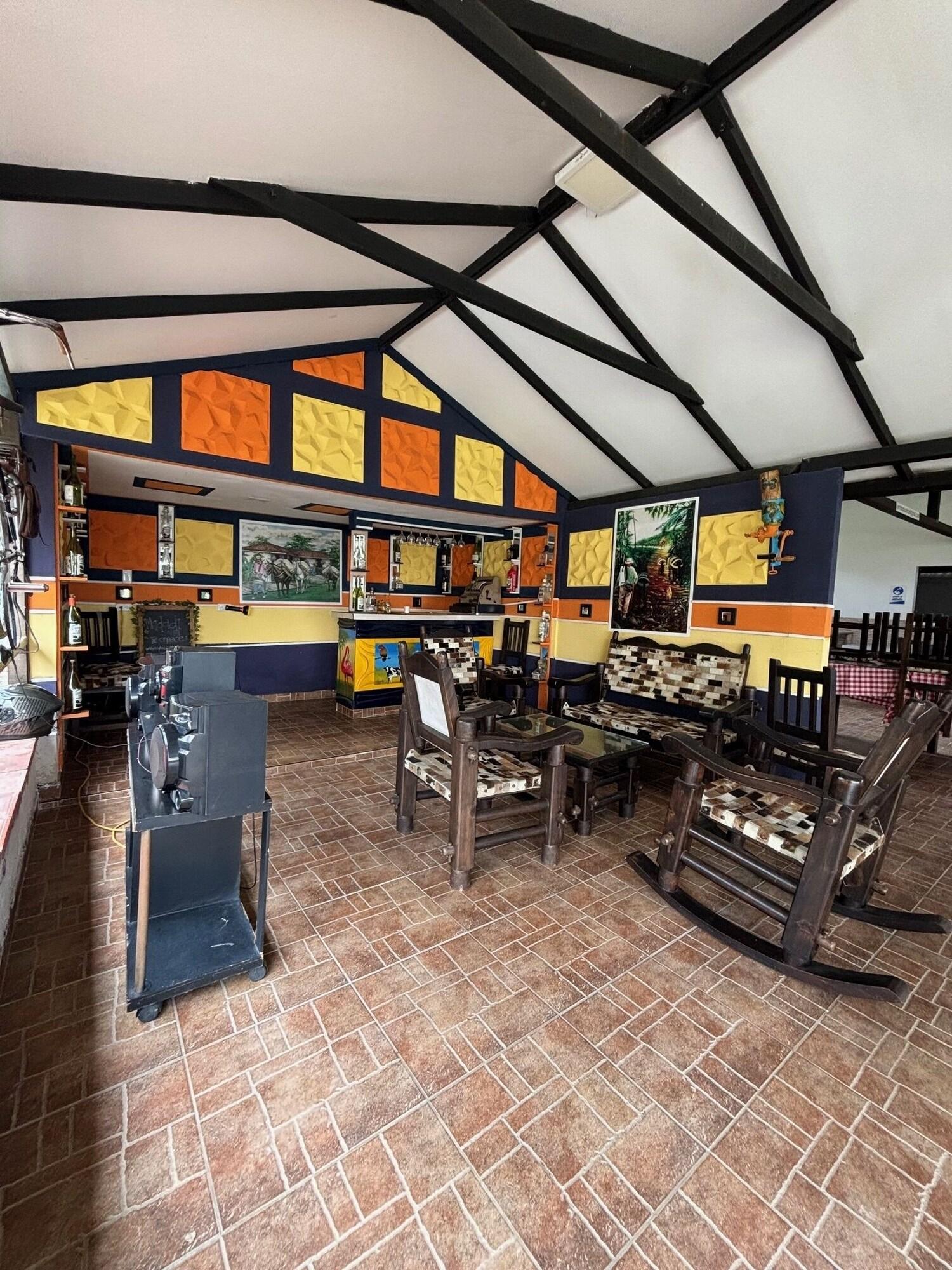 Bar/Salón HOTEL CERRITOS PLAZA