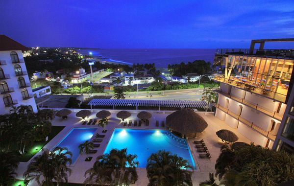 Caracol Plaza and Resort