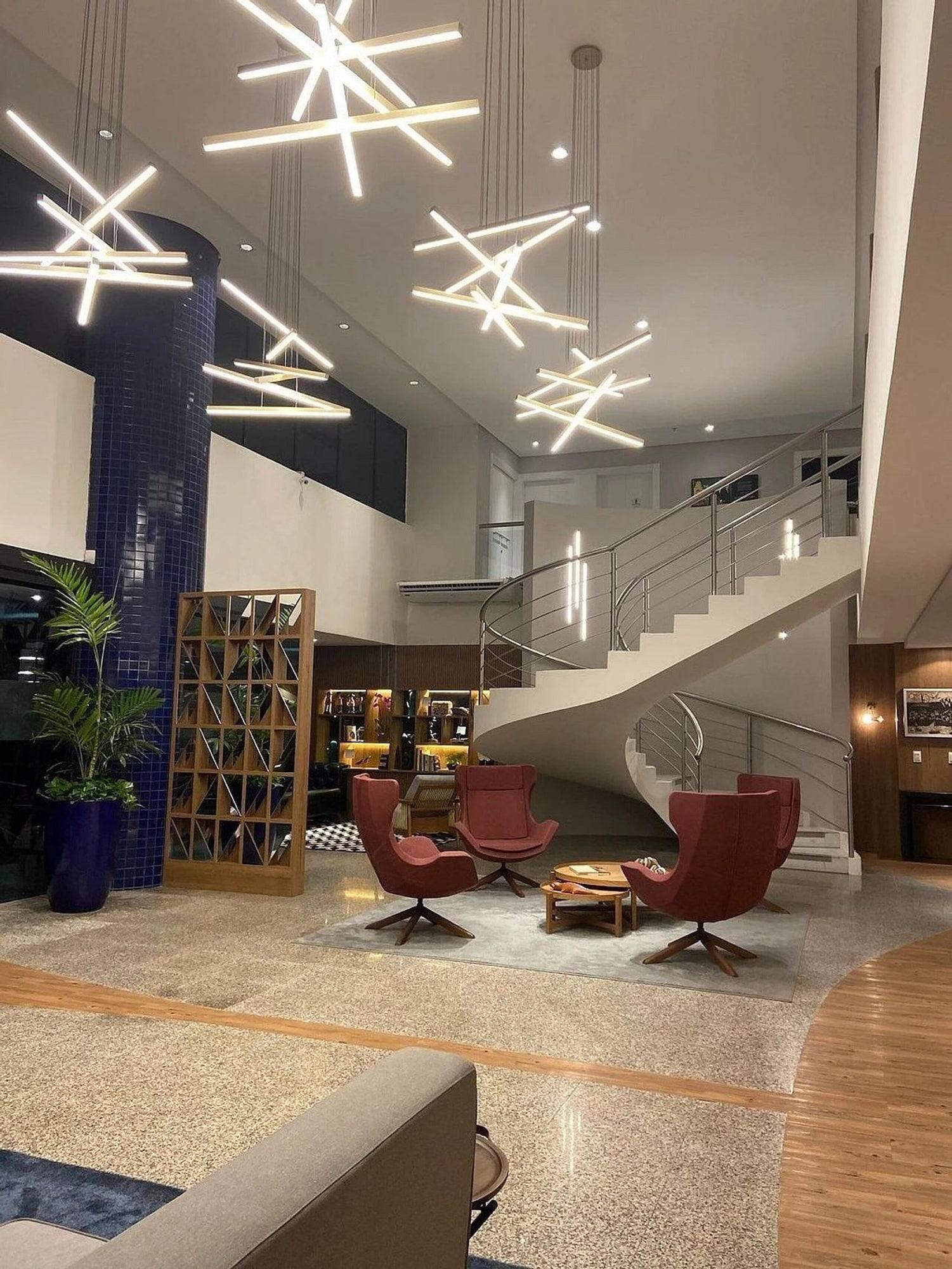 Vista Lobby Completo em Hotel Localização Perfeita