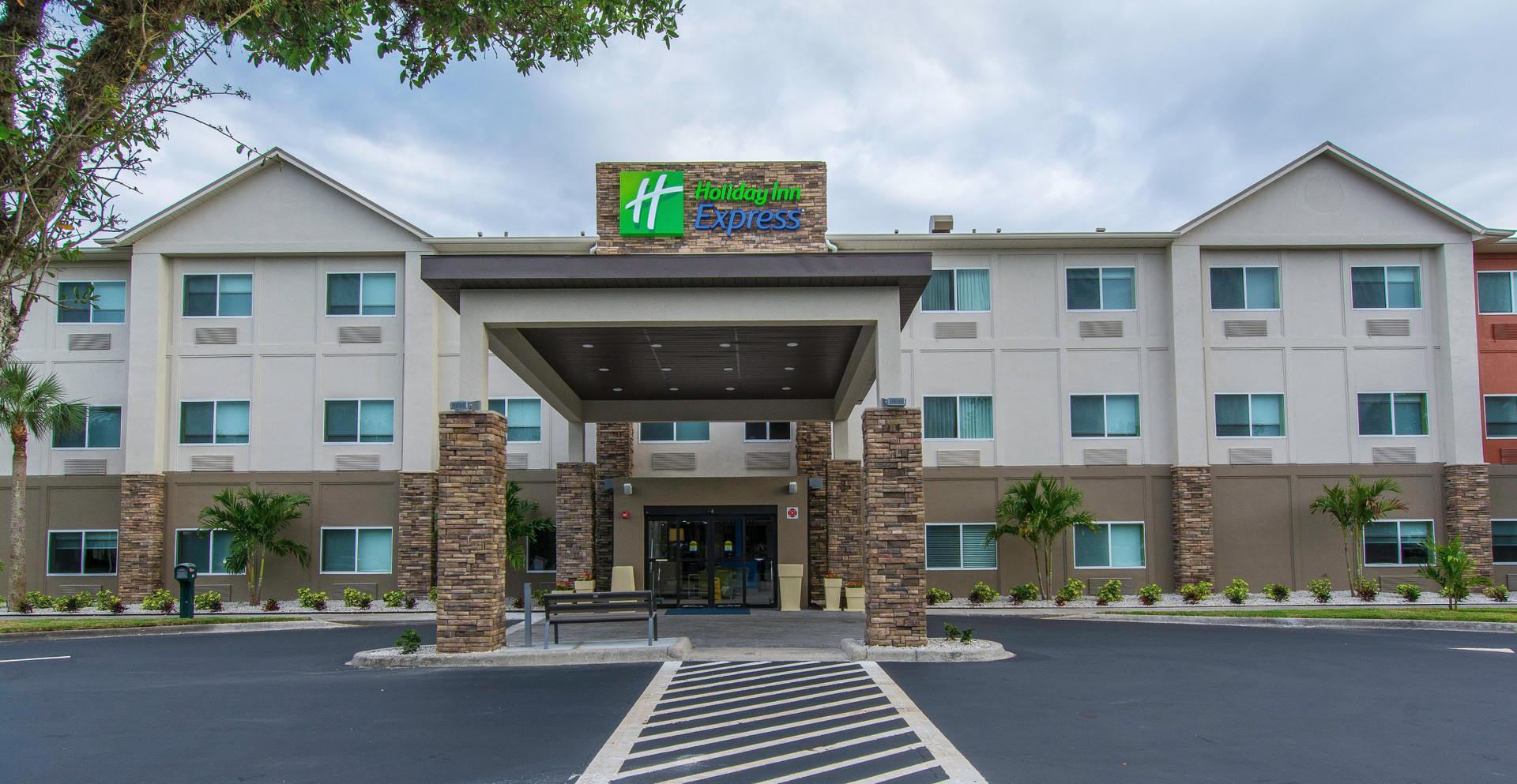 Vista Exterior Holiday Inn Express Naples South I-75 by IHG