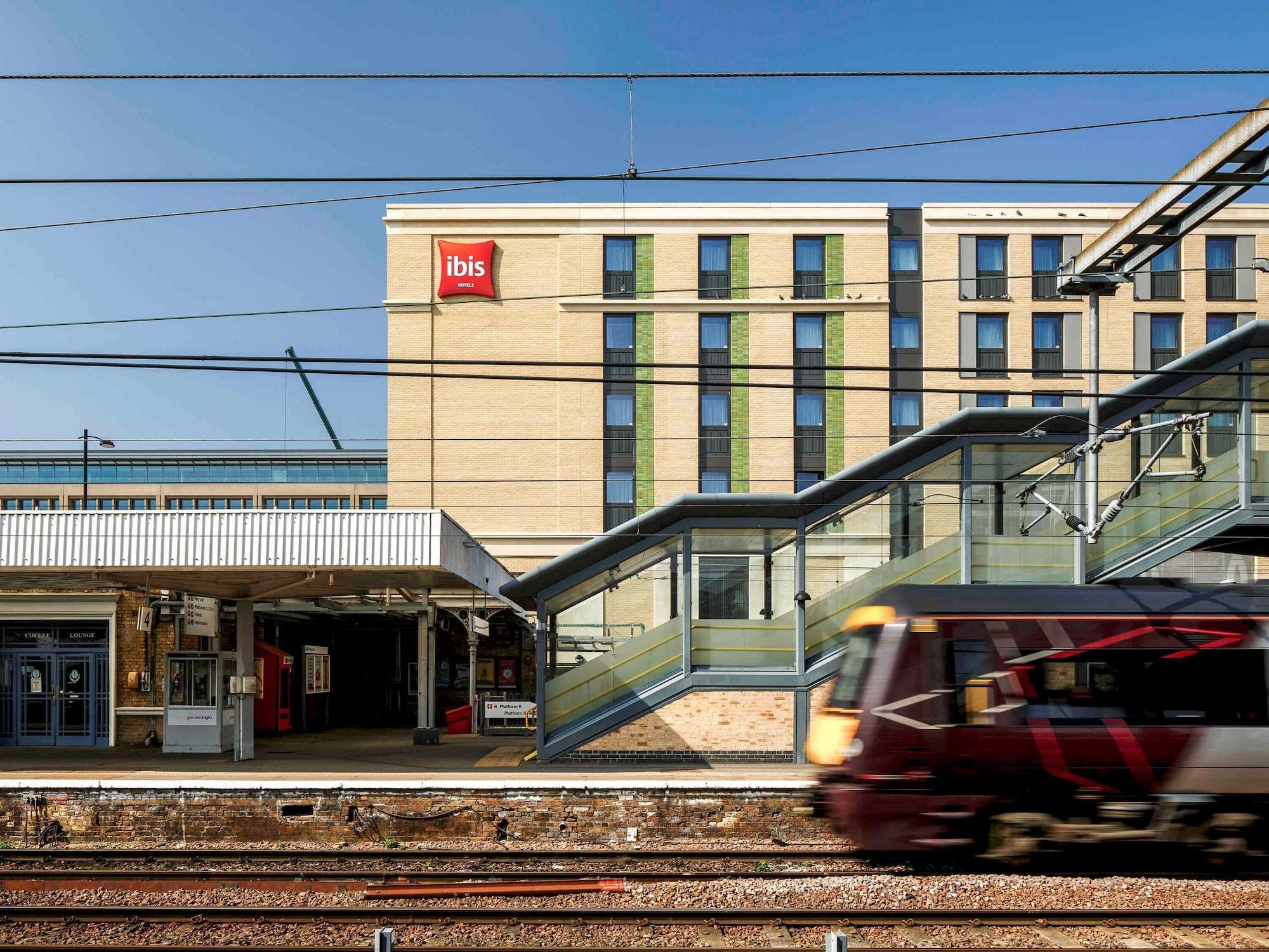 Vista Exterior ibis Cambridge Central Station