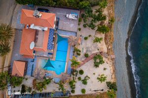 Alquiler Vacacional - Front beach 3 bedrooms VIlla, huge heated swimming pool 15X5X10 meters L shape