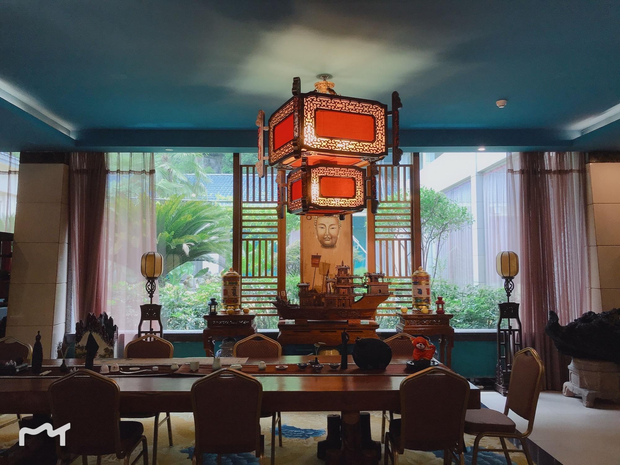 Vista Lobby Prdeiction Hotel