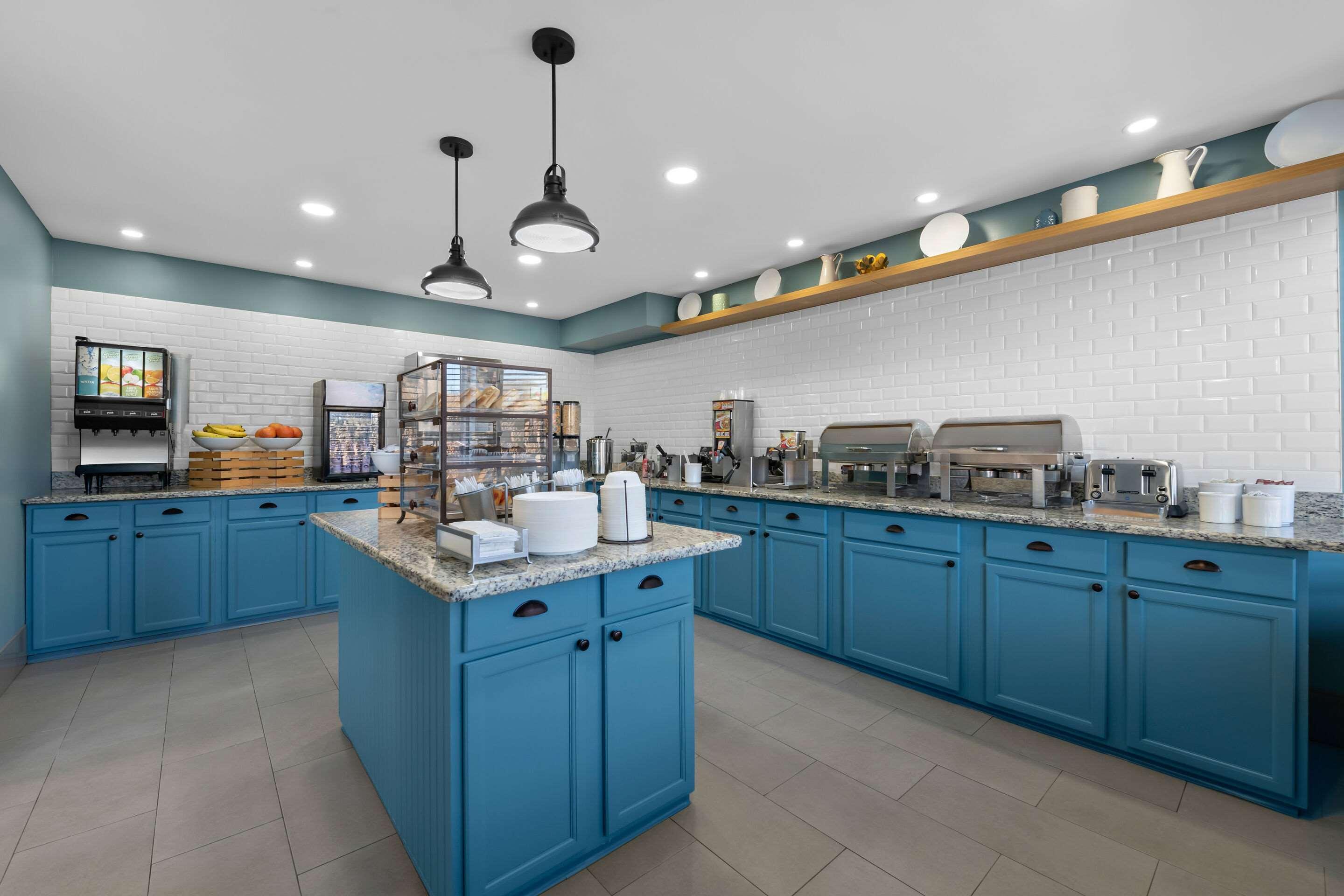 Restaurant Country Inn & Suites by Radisson, Coon Rapids, MN