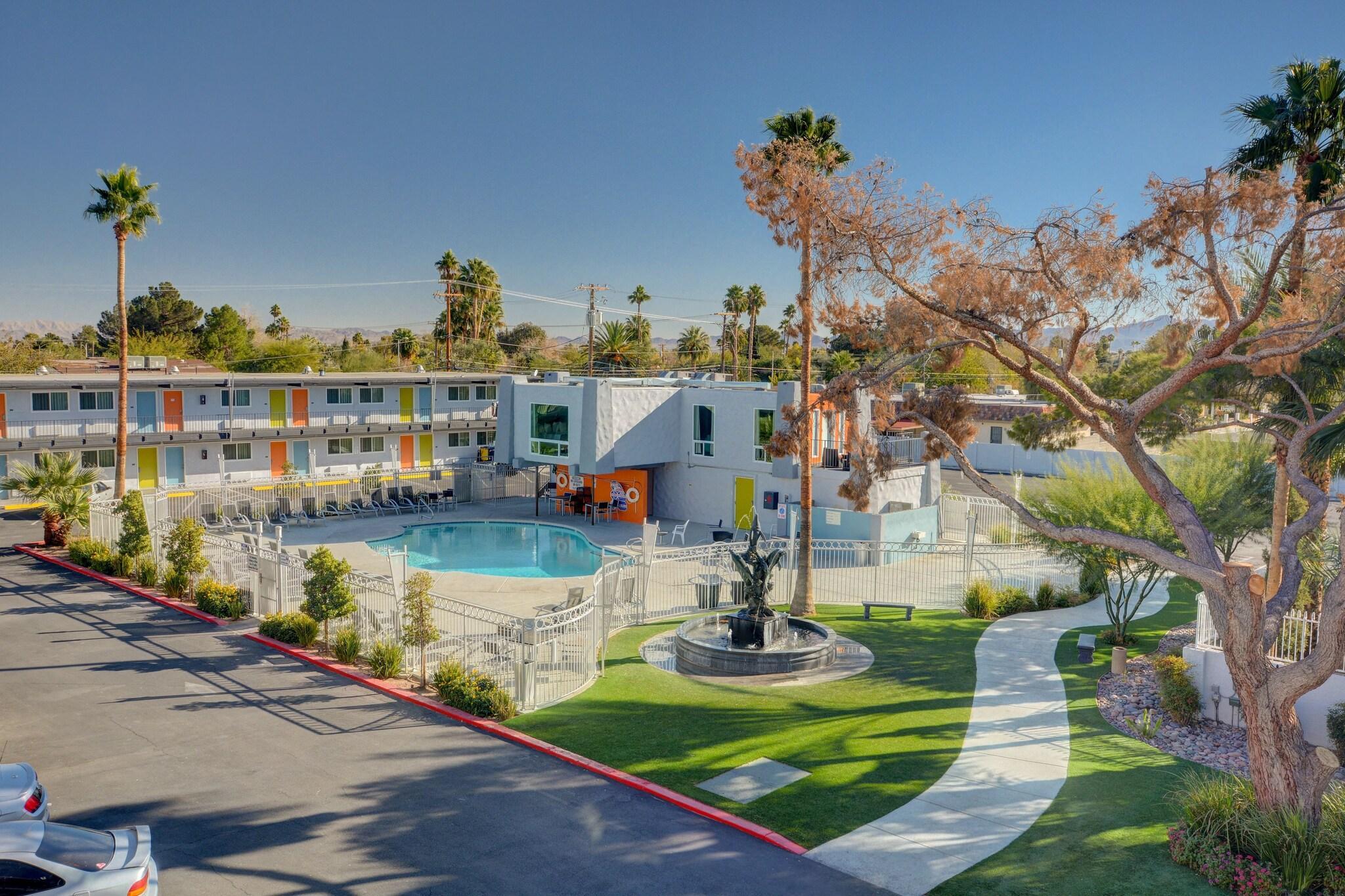 Vista Exterior Thunderbird Hotel
