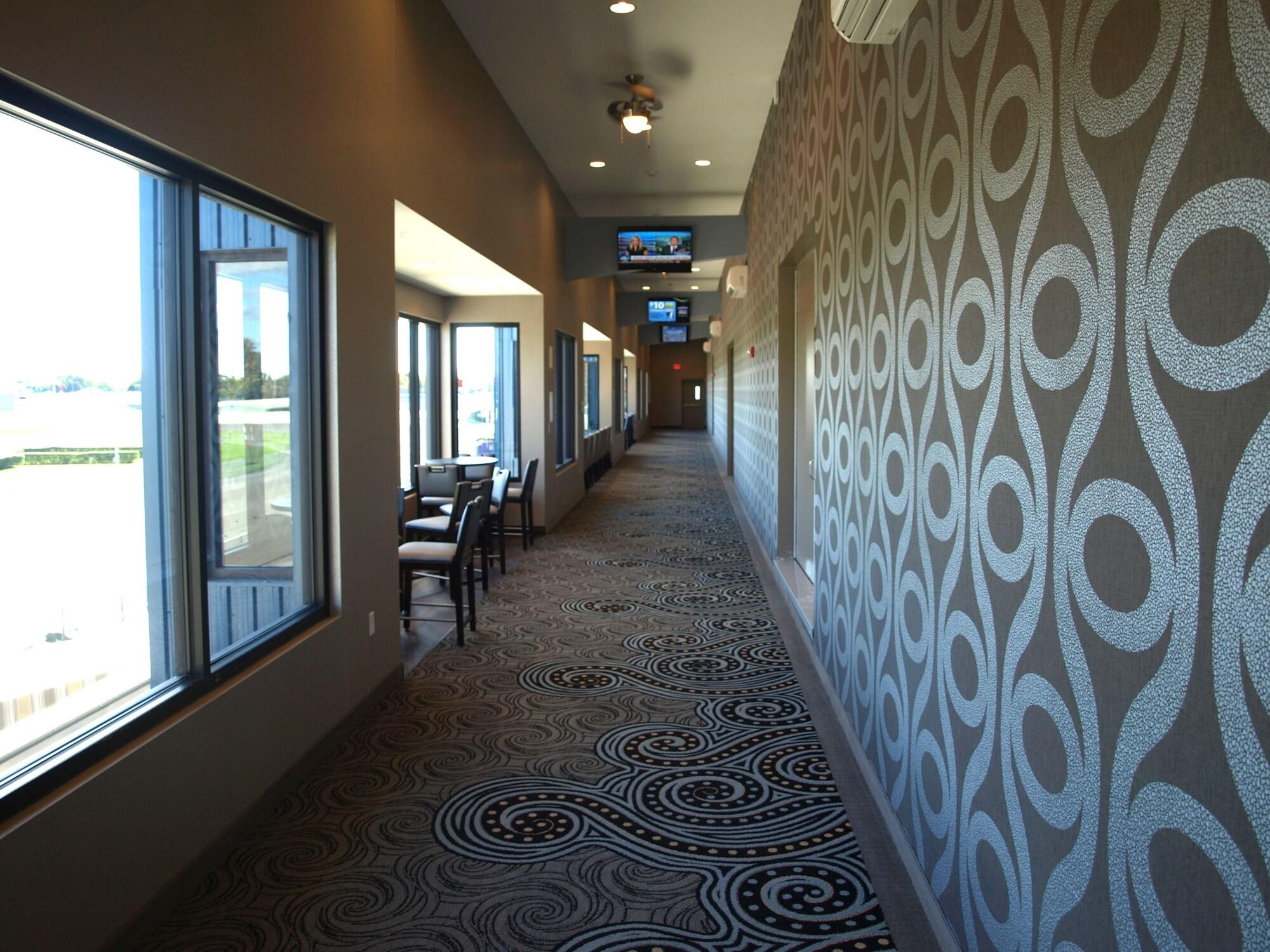 Varios Hotel At Batavia Downs