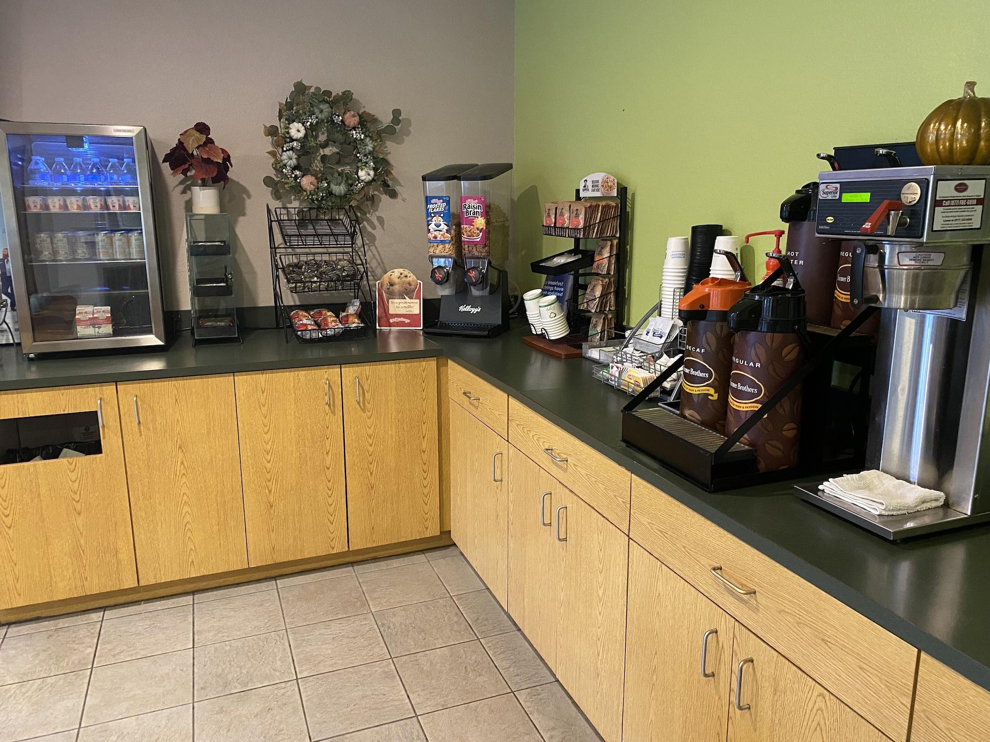 Restaurant Super 8 by Wyndham Manistee