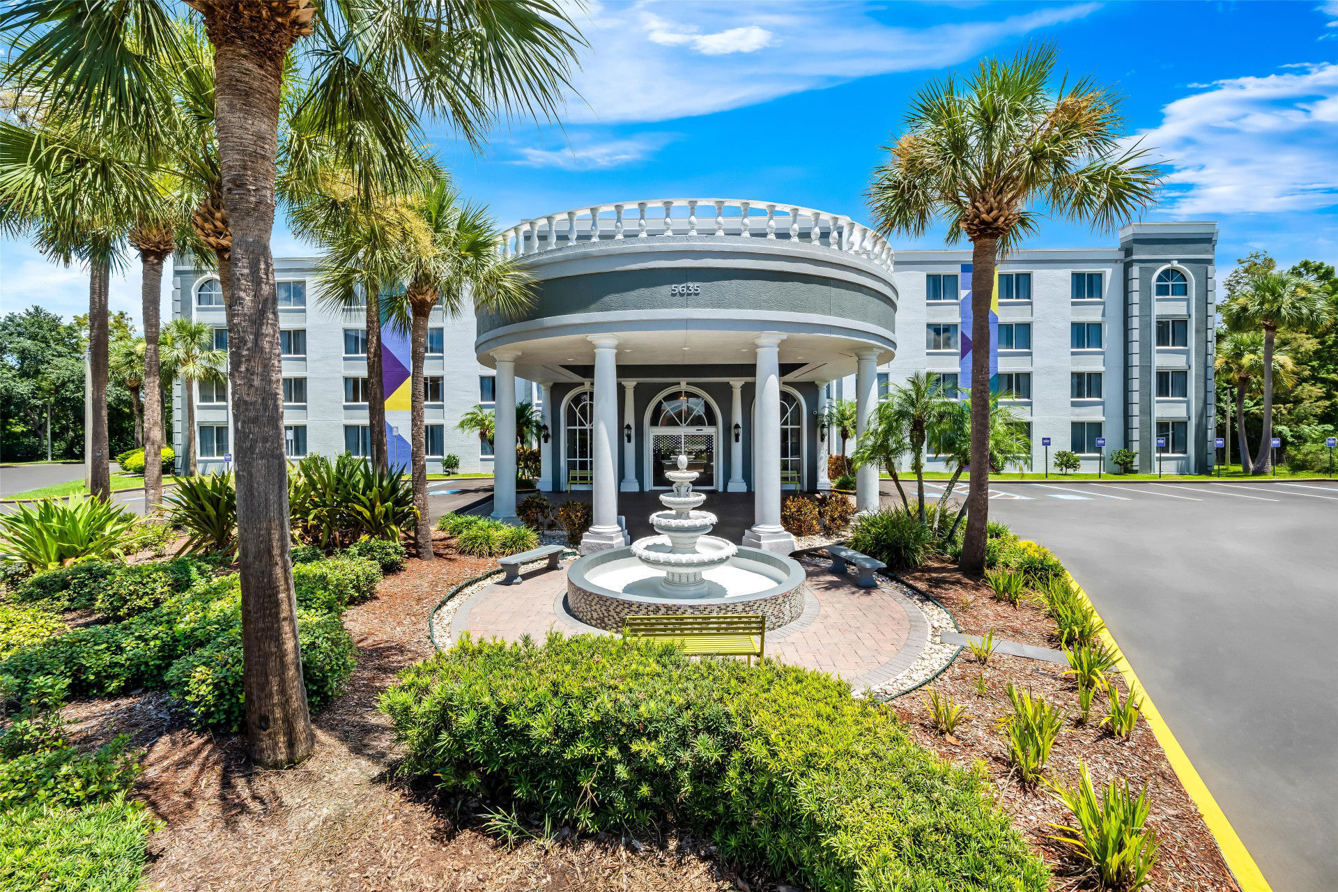 Vista Exterior Spark by Hilton Orlando near Universal