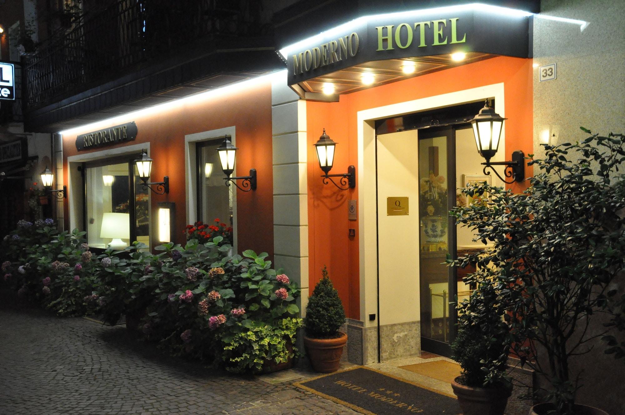 Vista Exterior Hotel Moderno