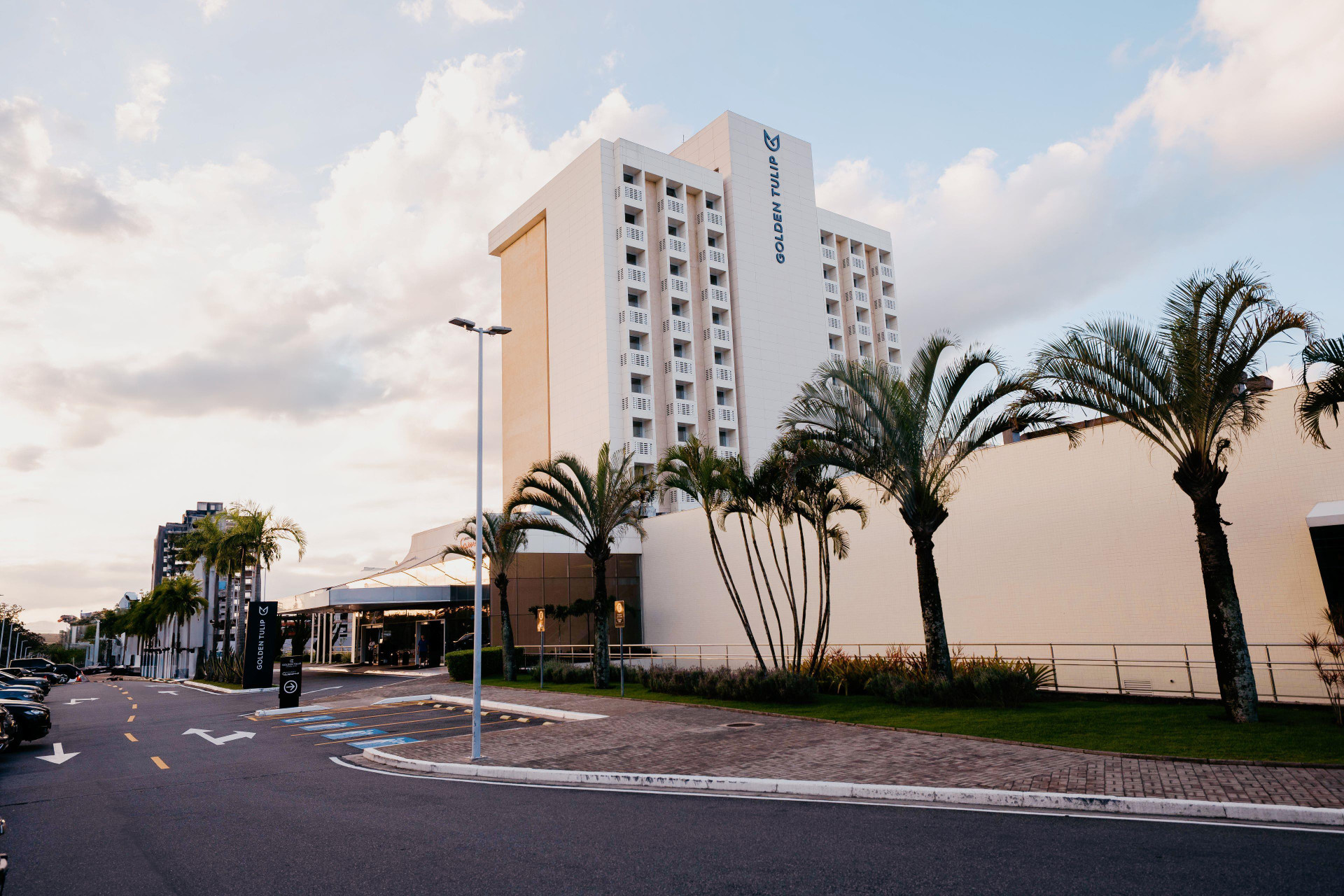 Vista Exterior Golden Tulip Sao Jose Dos Campos