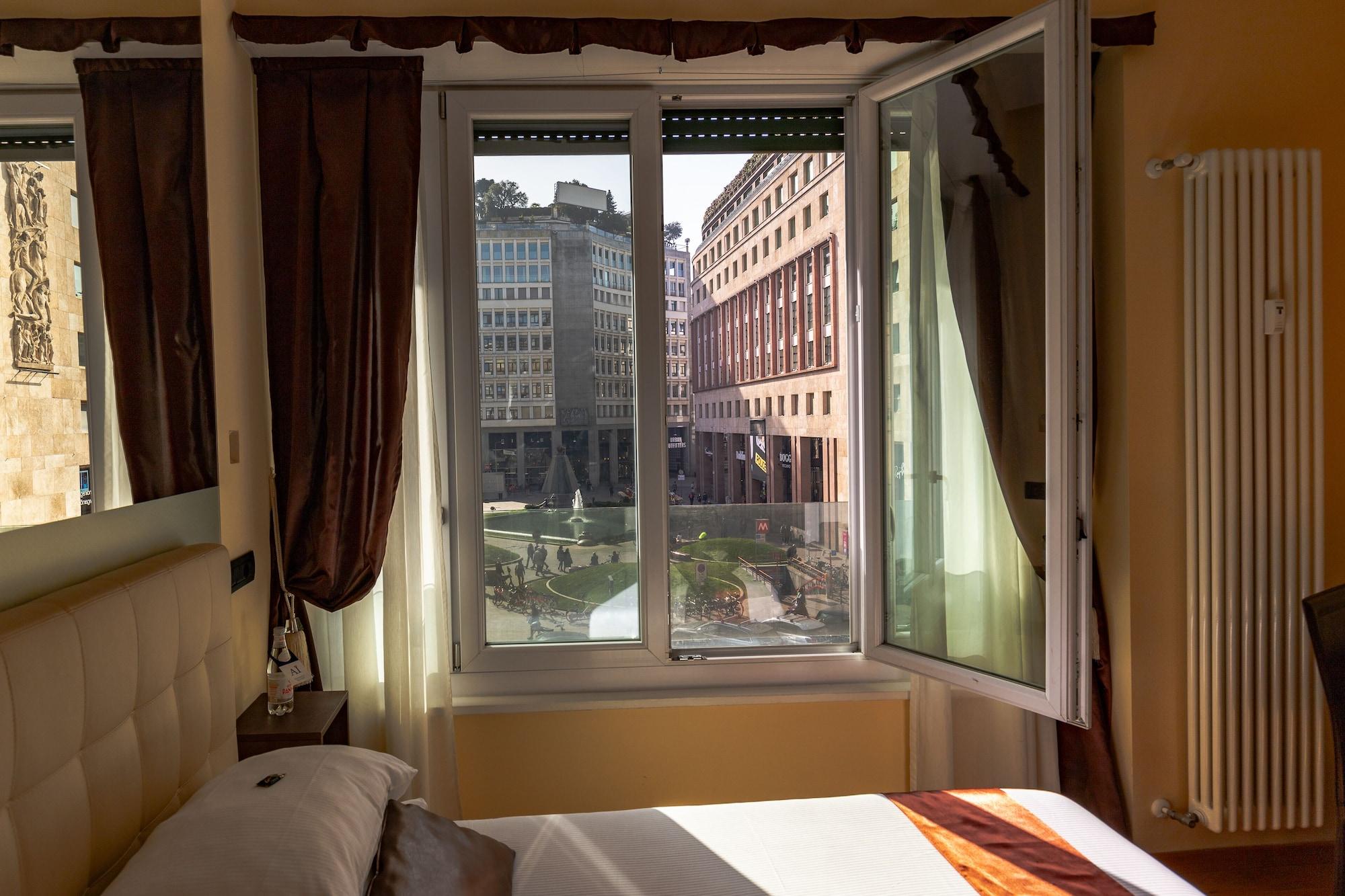 Varios AH - Fashion District