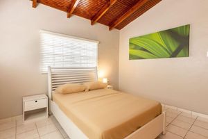 Alquiler Vacacional - Villa Ambrosia is a beautiful recently renovated large villa with a jacuzzi