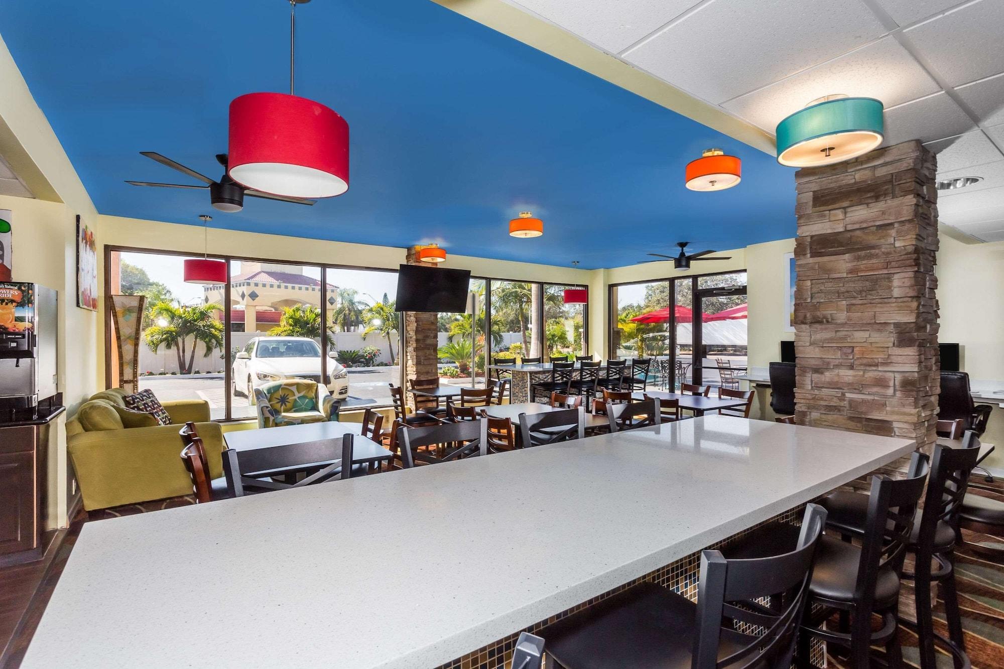 Restaurant Days Inn by Wyndham Sarasota Bay