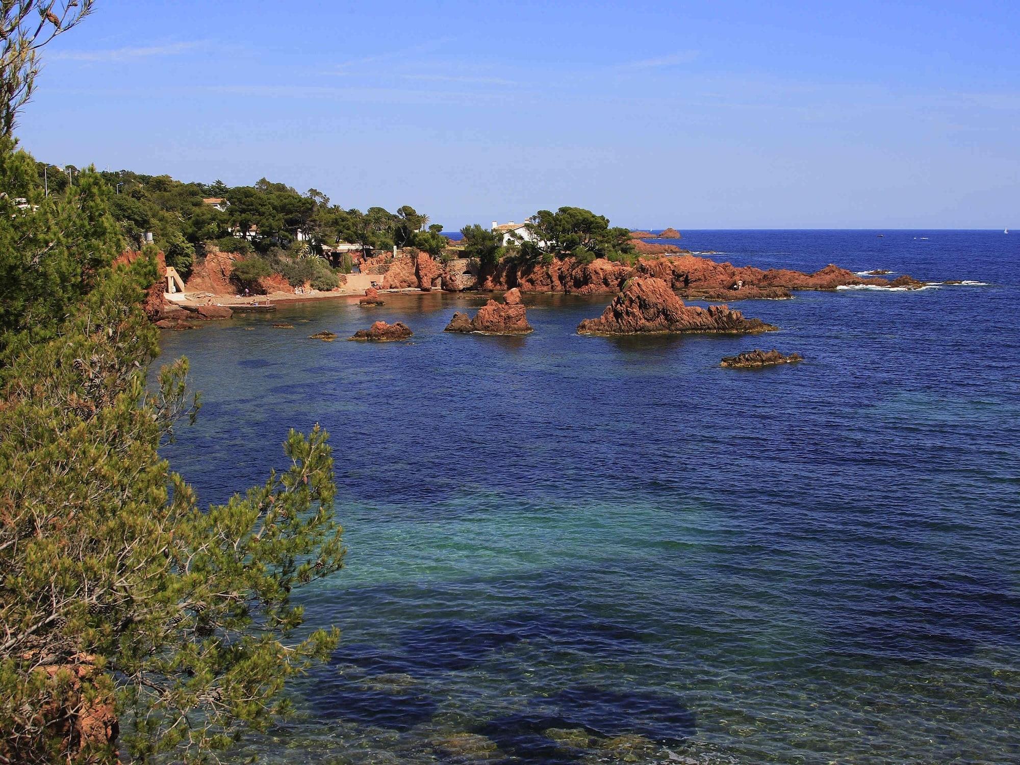 Varios ibis budget Fréjus Saint-Raphaël Centre et Plage
