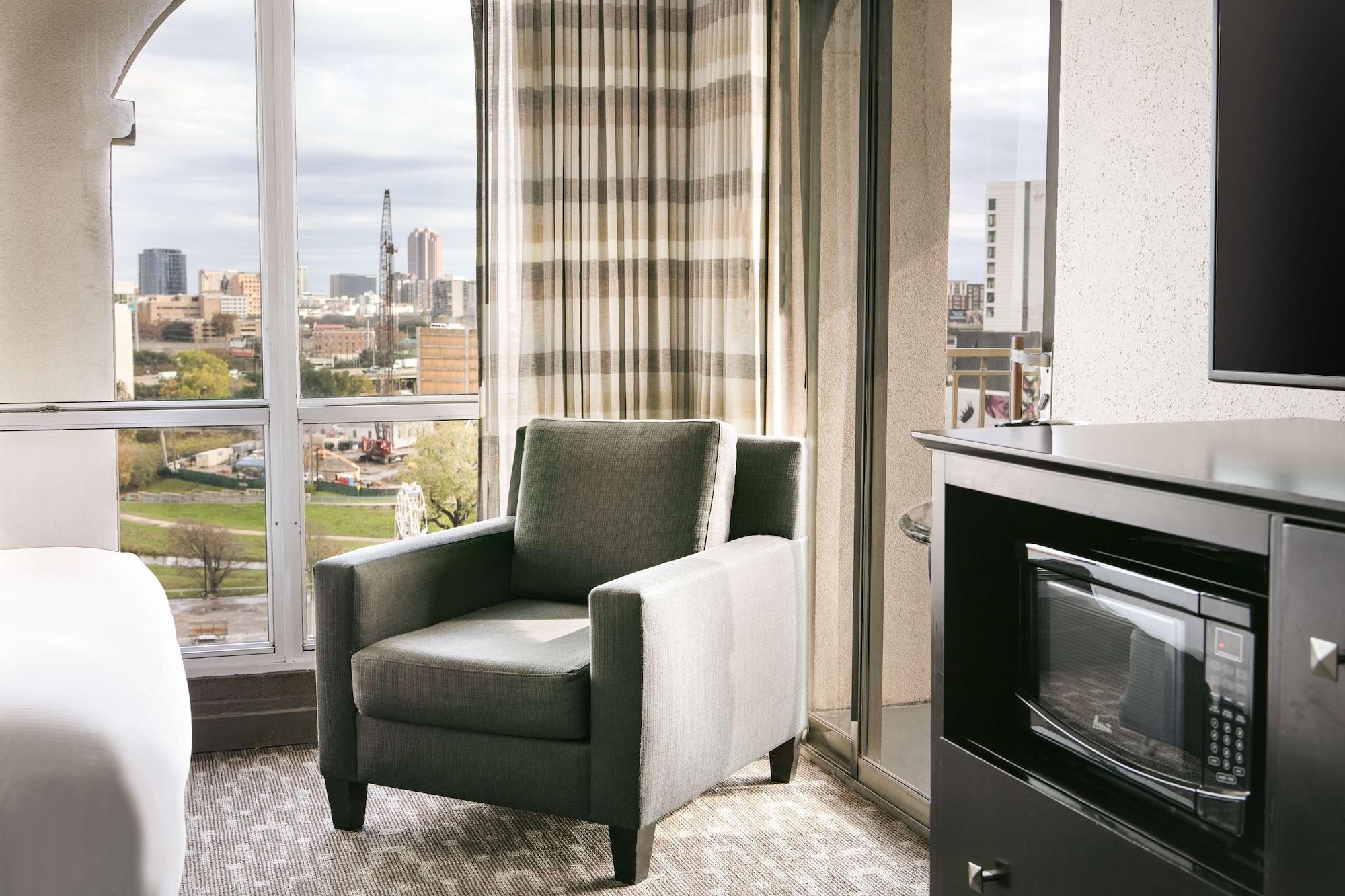 Habitación DoubleTree by Hilton Dallas - Market Center