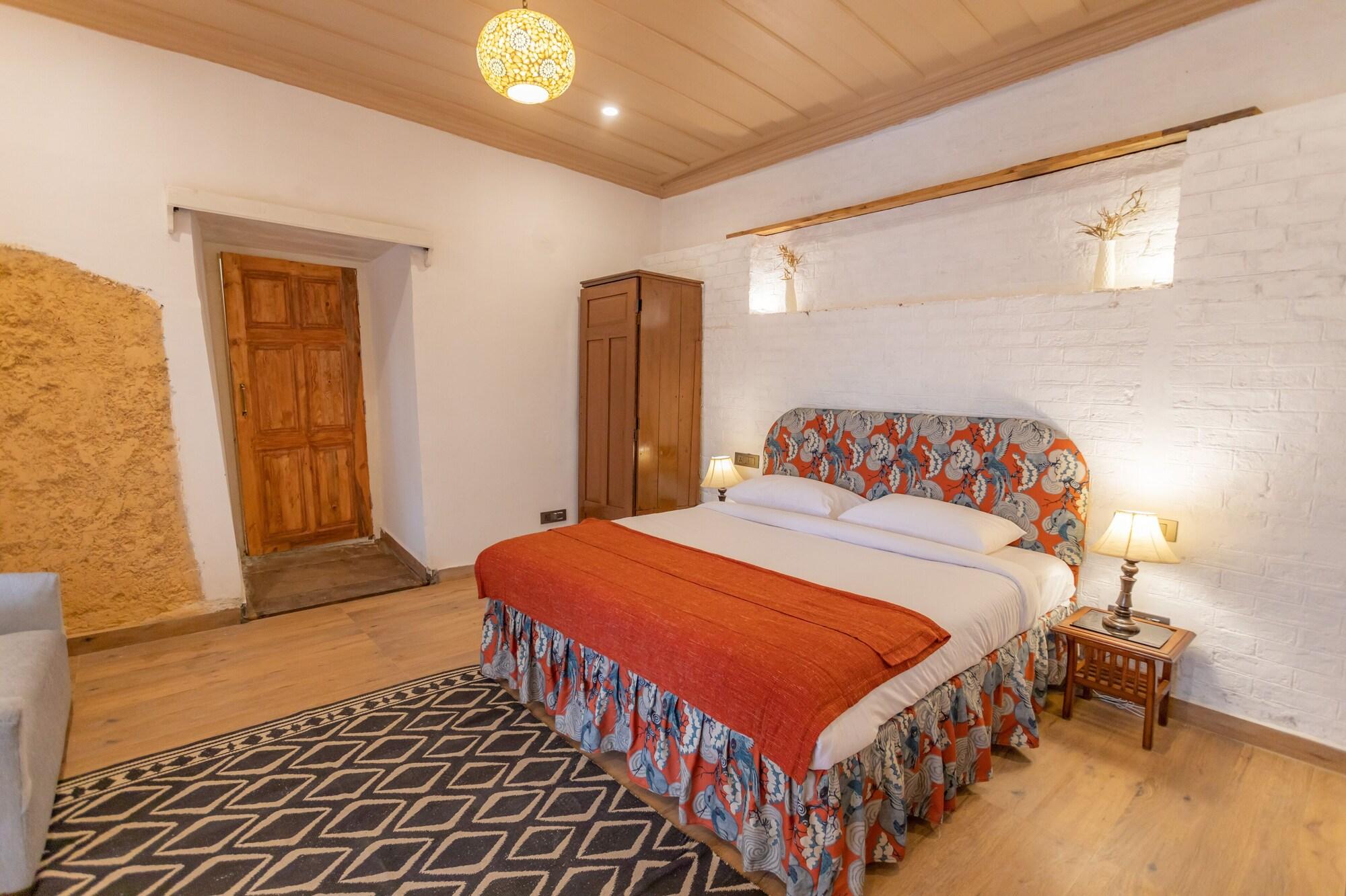 Varios Seclude Shimla Taraview