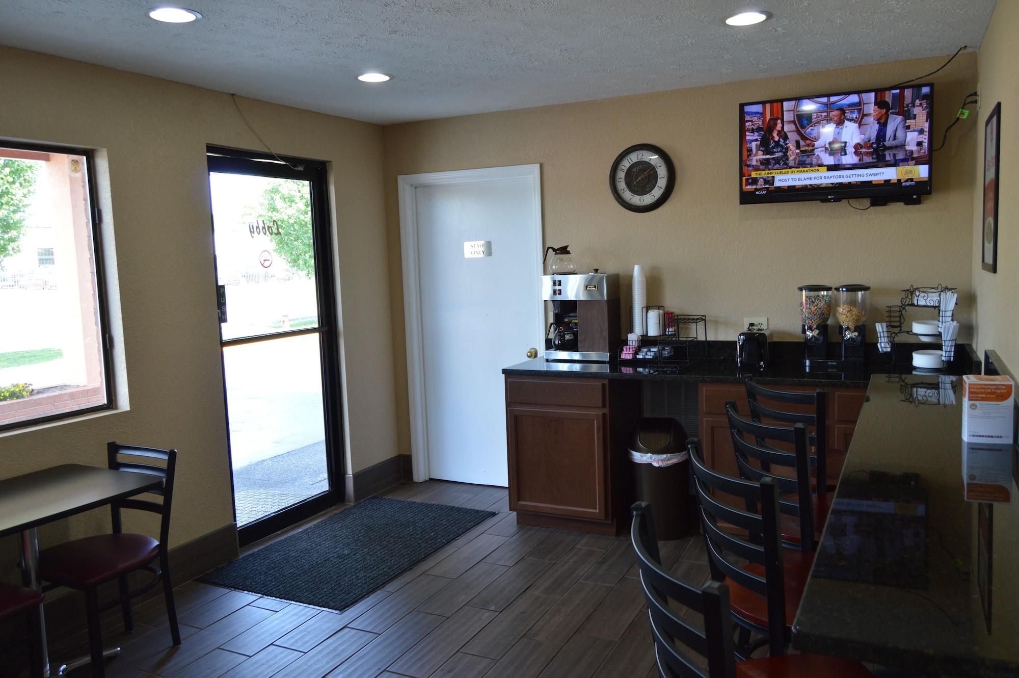 Bar/Salón Econo Lodge North