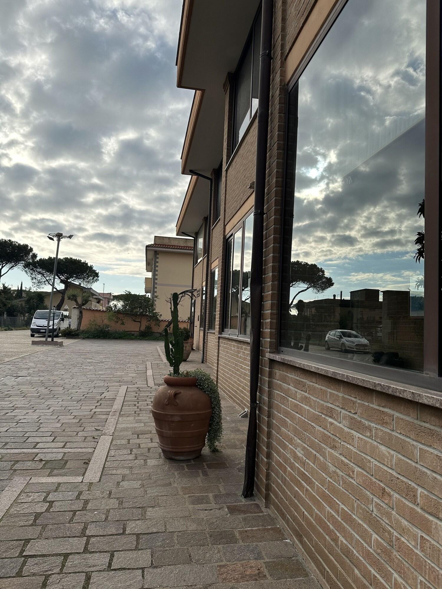 Vista Exterior Euro House Inn Airport