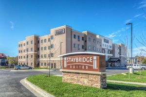Alojamiento - Staybridge Suites St Louis - Westport by IHG