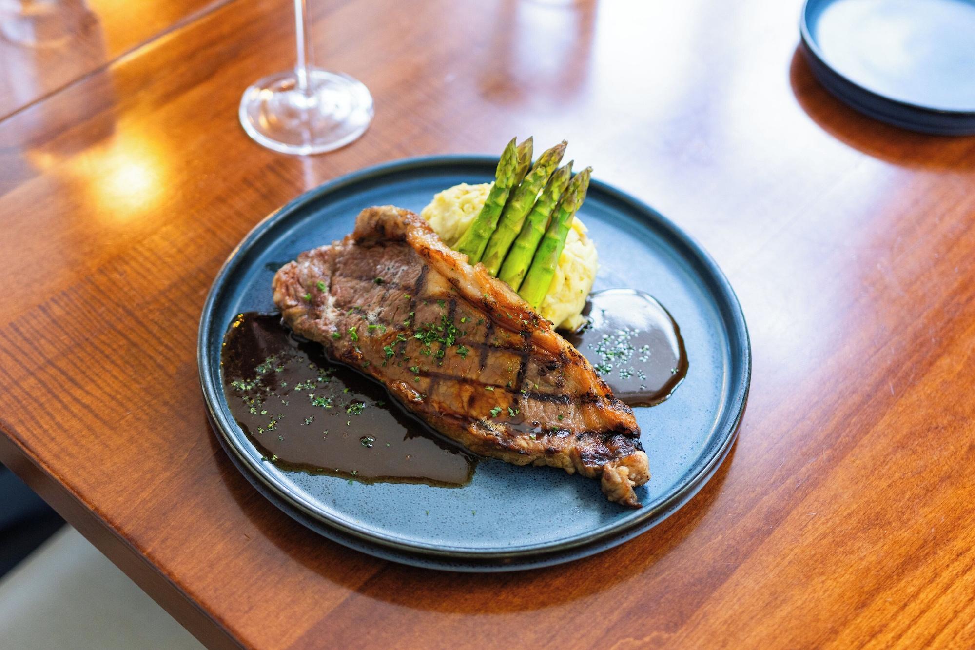 Restaurant Crowne Plaza Cleveland at Playhouse Square by IHG