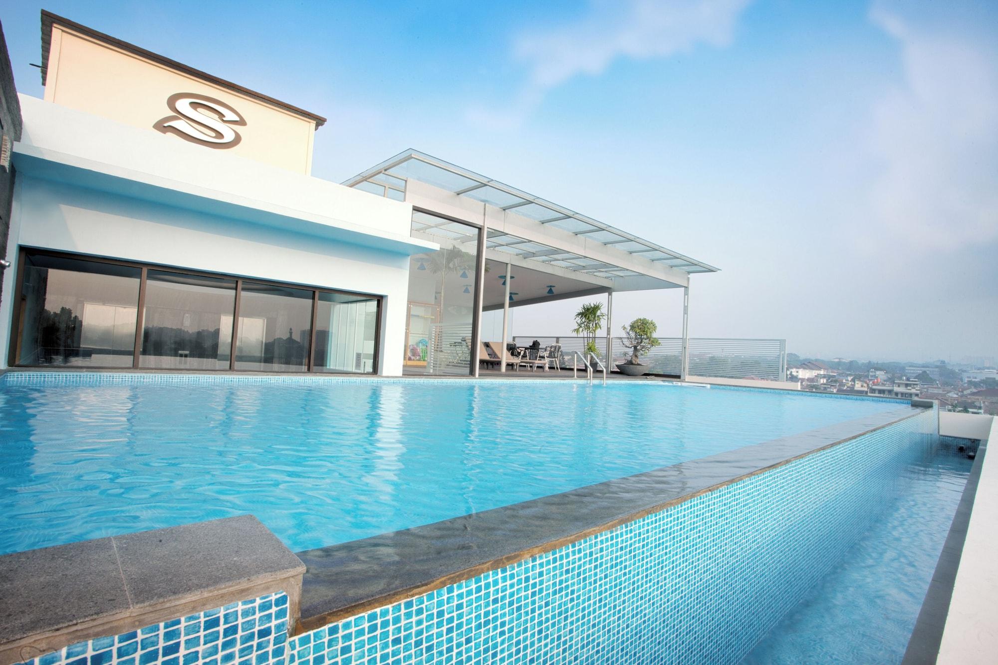 Varios Grand Sovia Hotel