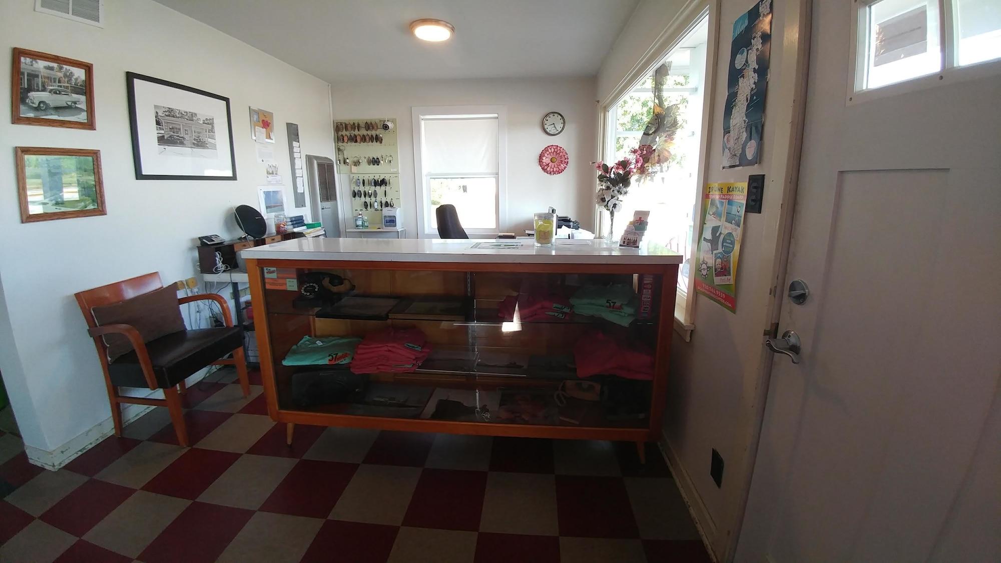 Vista Lobby Motel 57