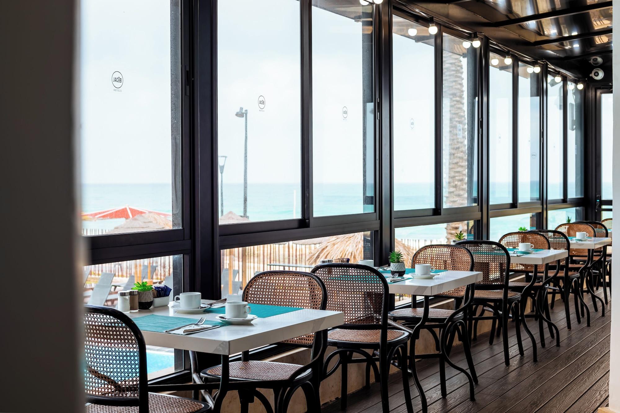Restaurant Sea life Nahariya BY Jacob Hotels