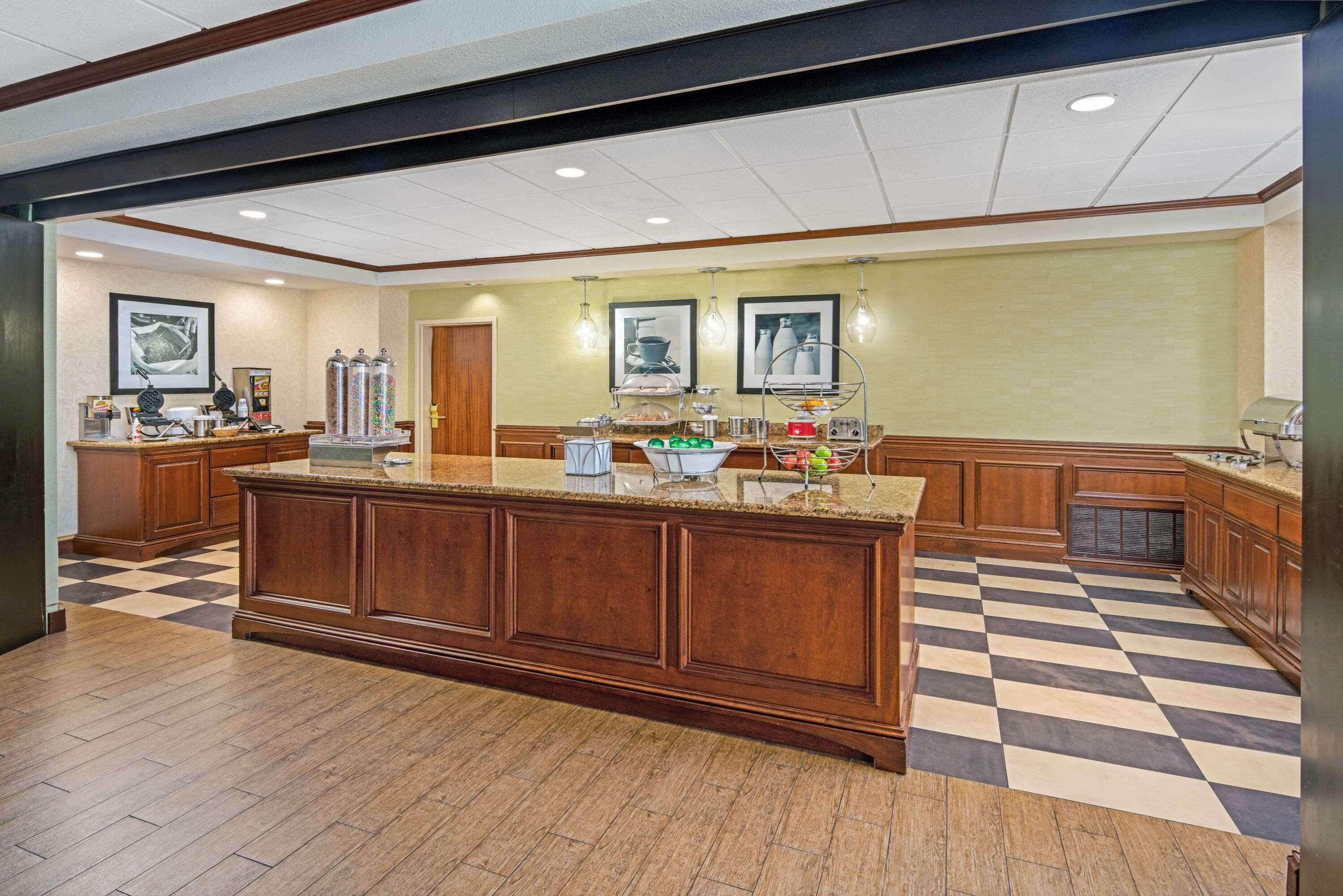 Restaurant La Quinta Inn & Suites by Wyndham Corpus Christi-N Padre Isl