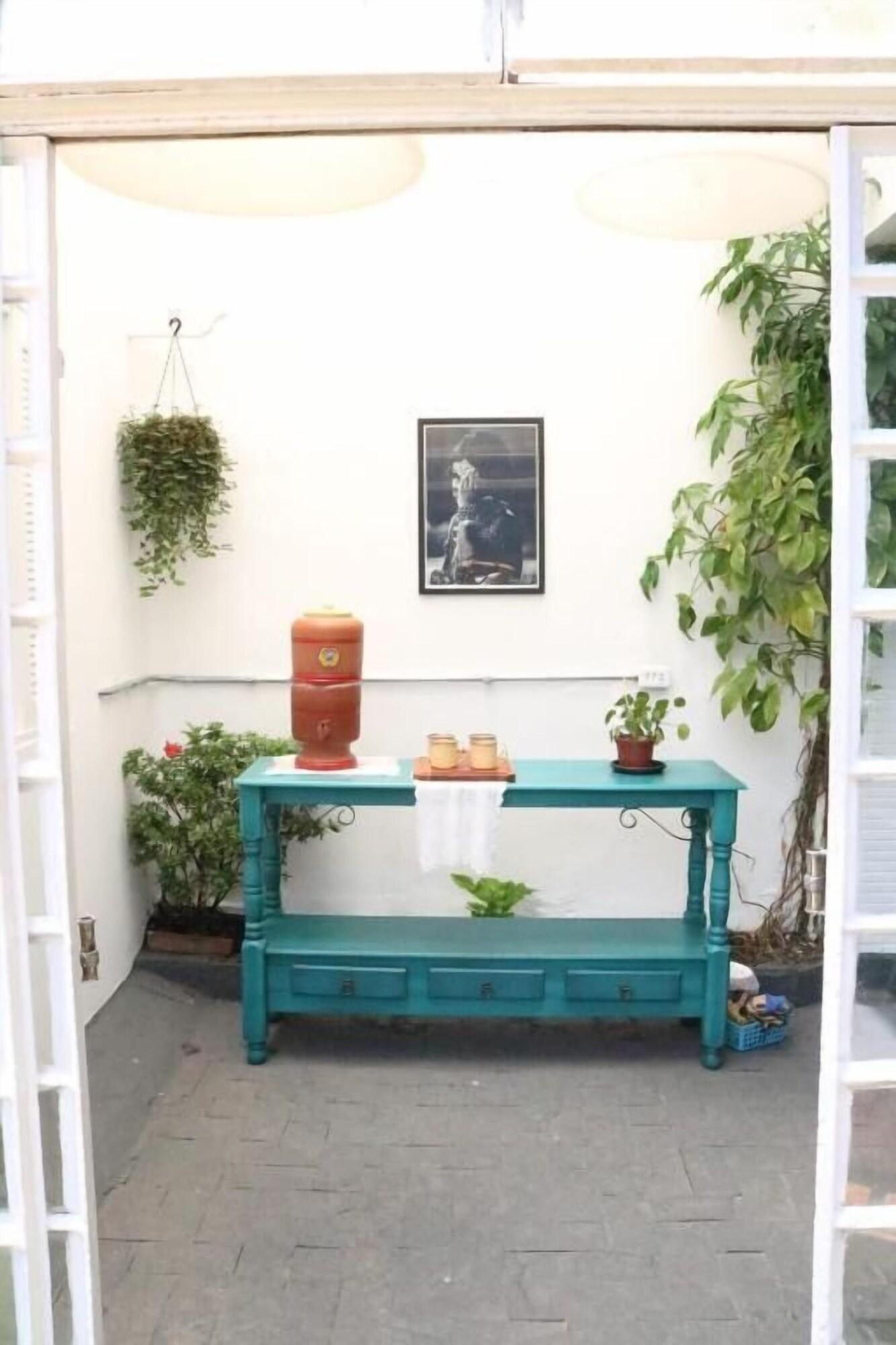 Vista Lobby Angatu Hostel