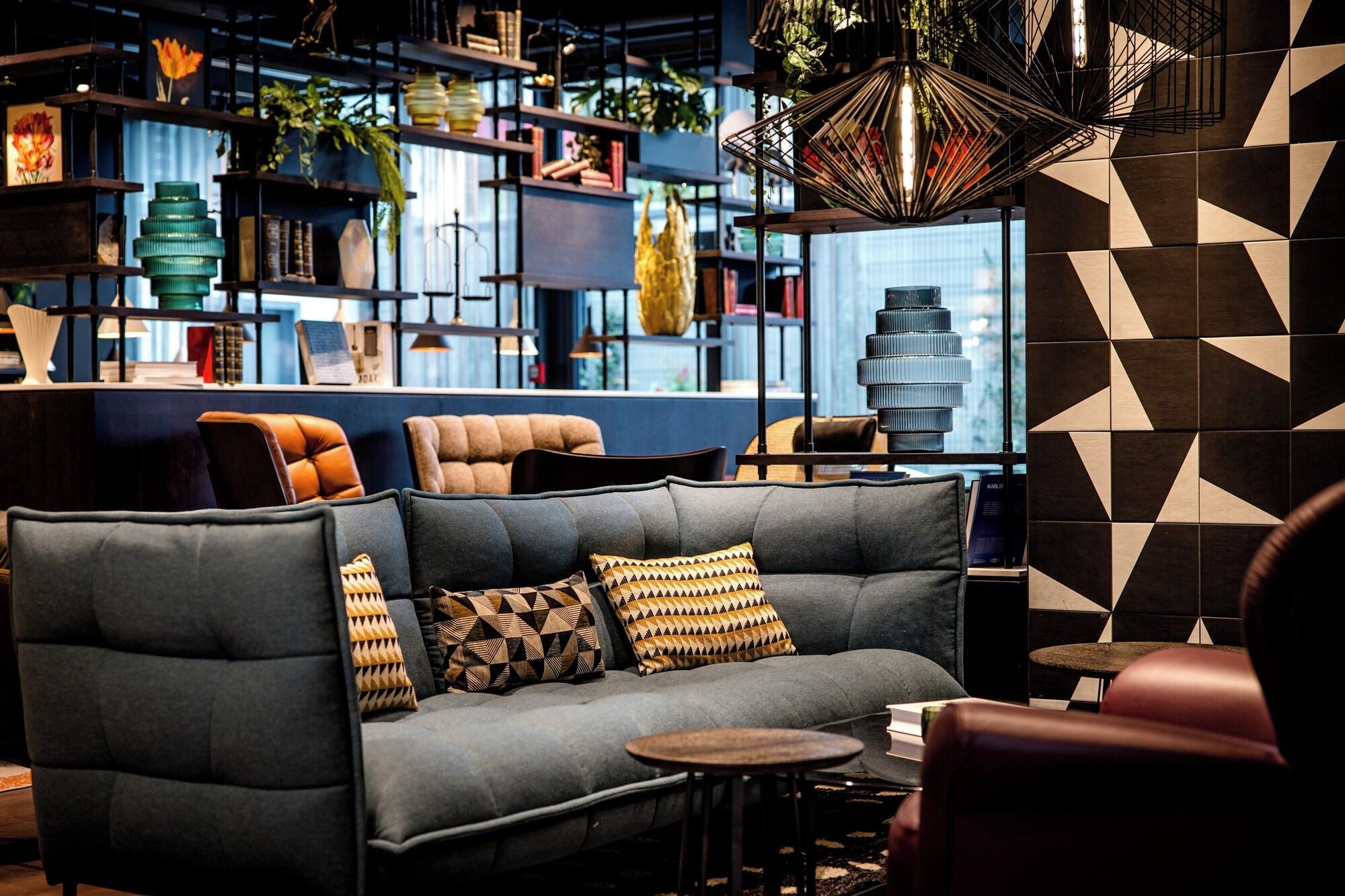 Bar/Salón Motel One Karlsruhe