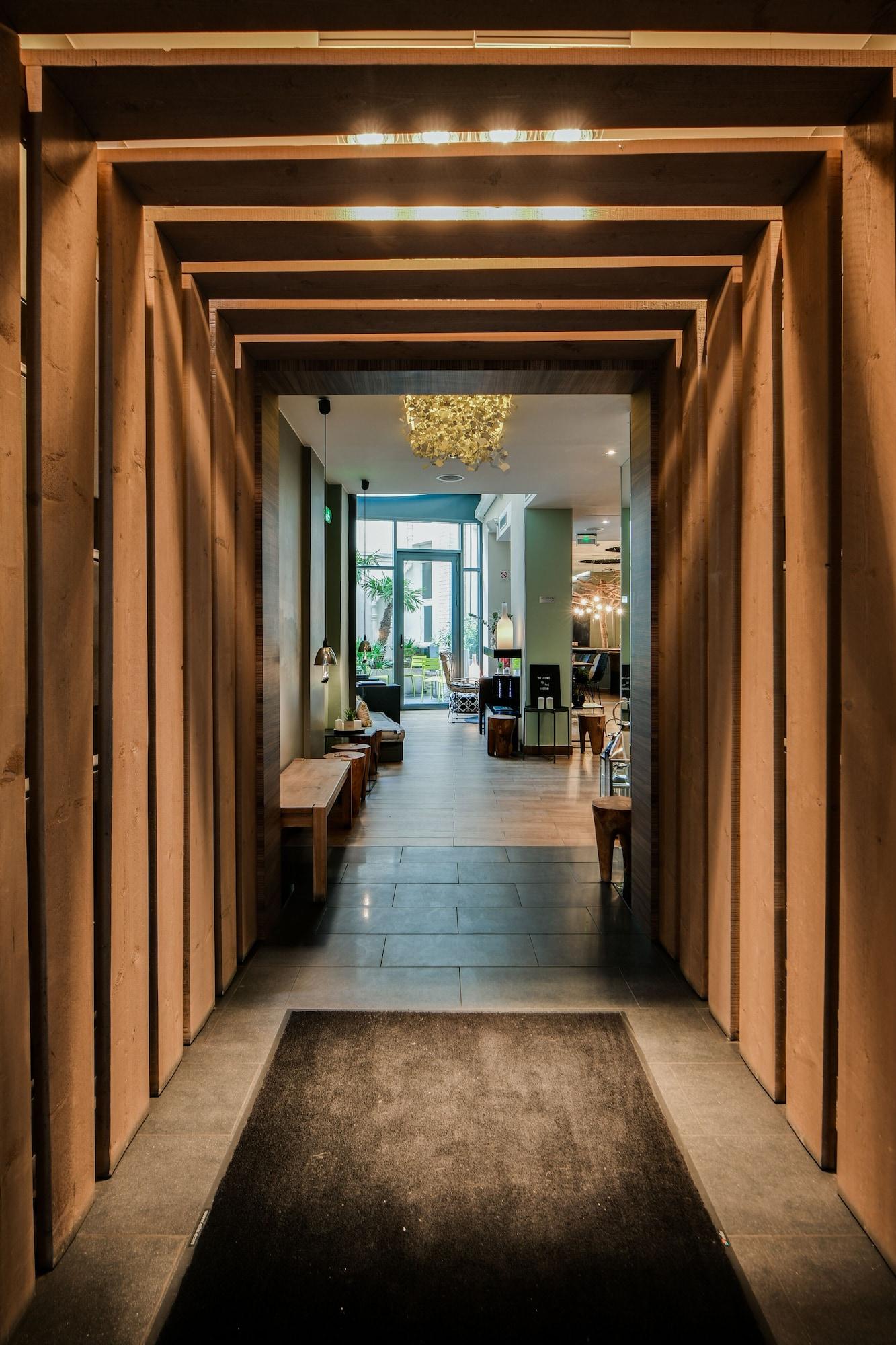 Vista Lobby Legend Saint Germain