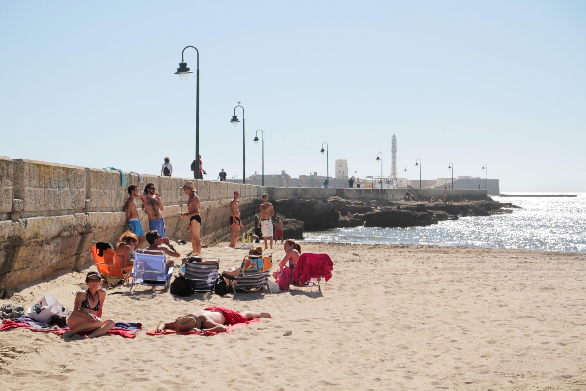 Playa Cádiz INN Hostel
