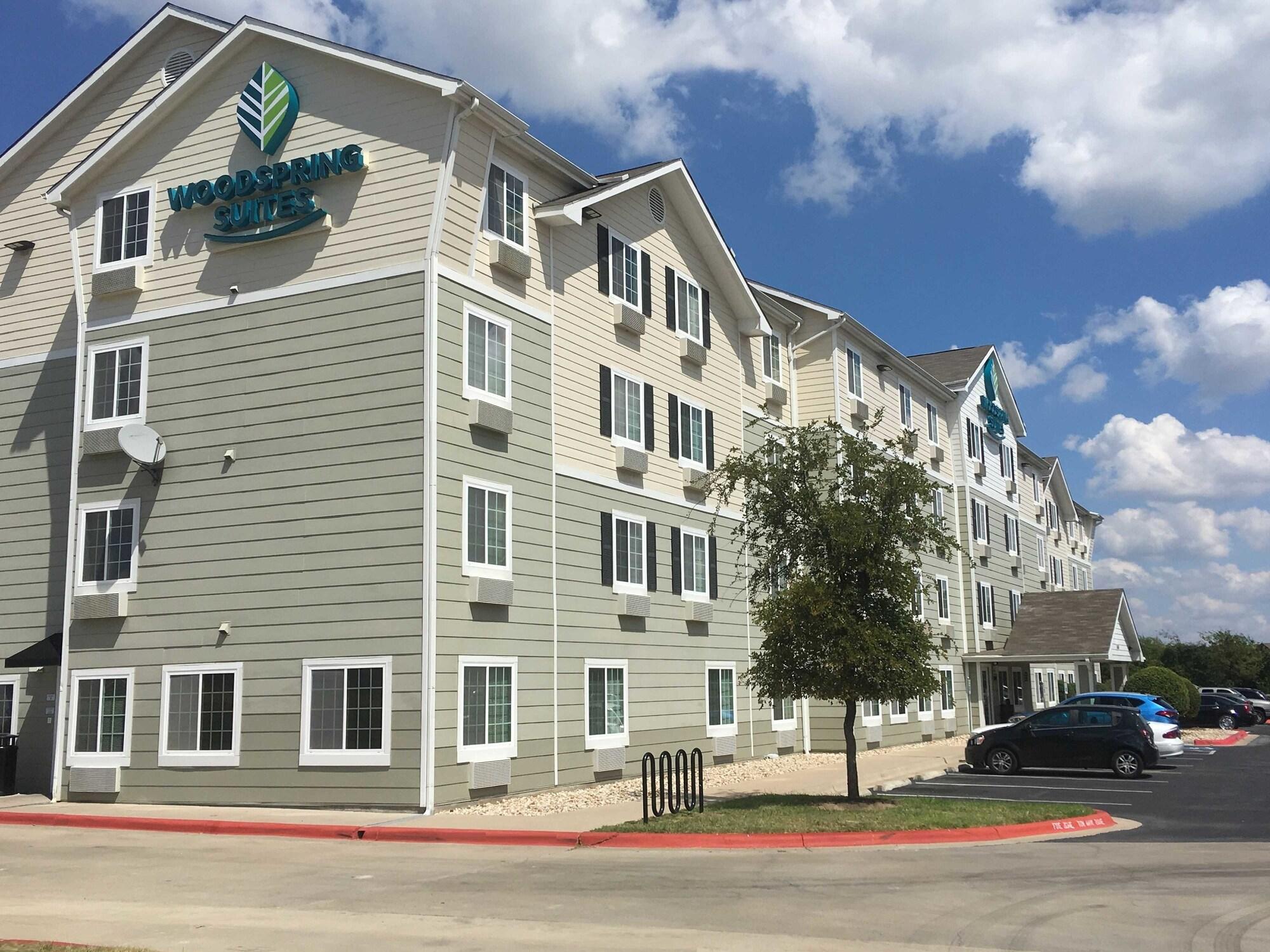 Vista Exterior WoodSpring Suites Raleigh Garner