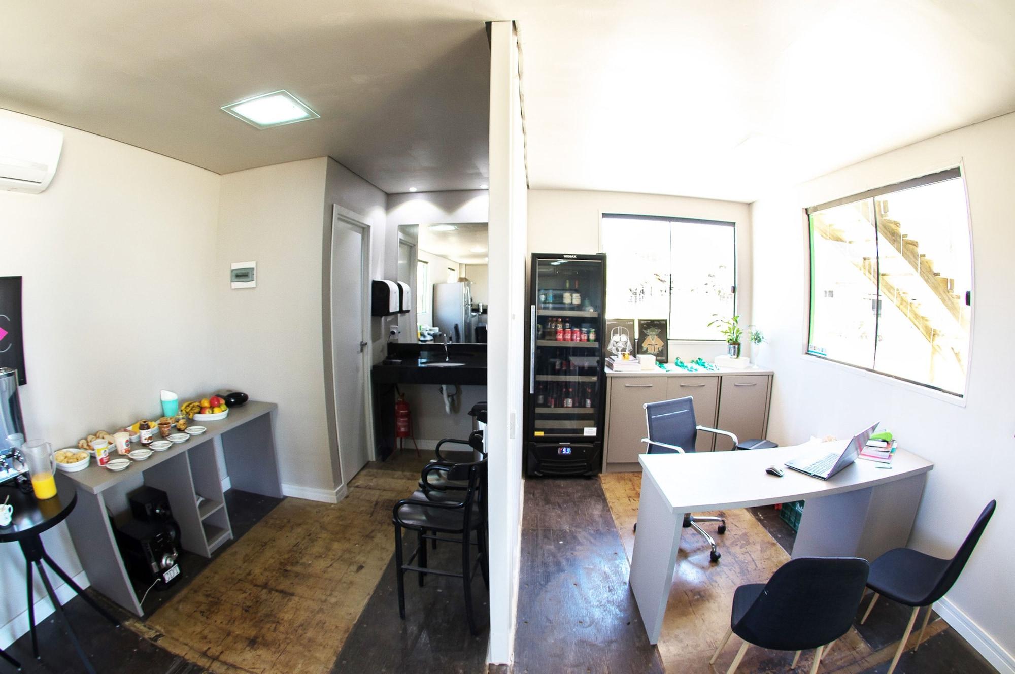 Restaurant Innbox - Praia Do Rosa - Hostel