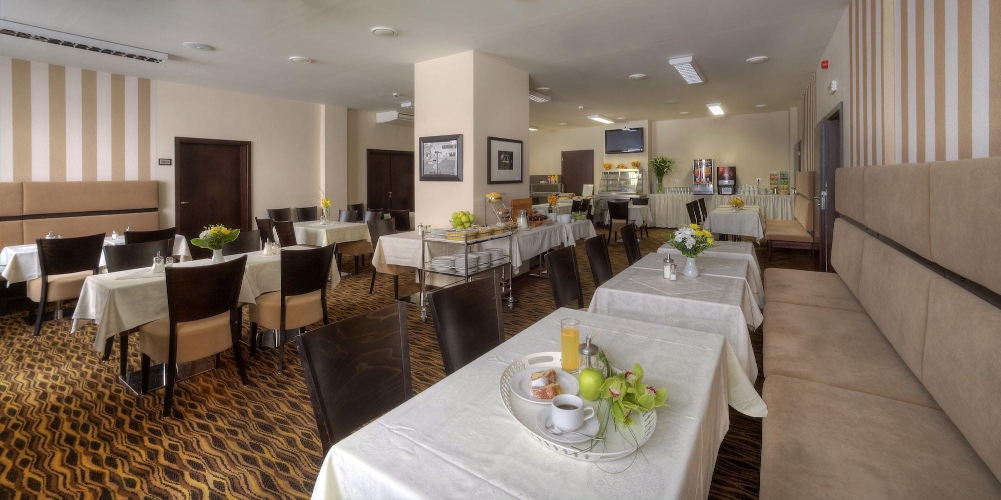 Restaurant 1. Republic Hotel