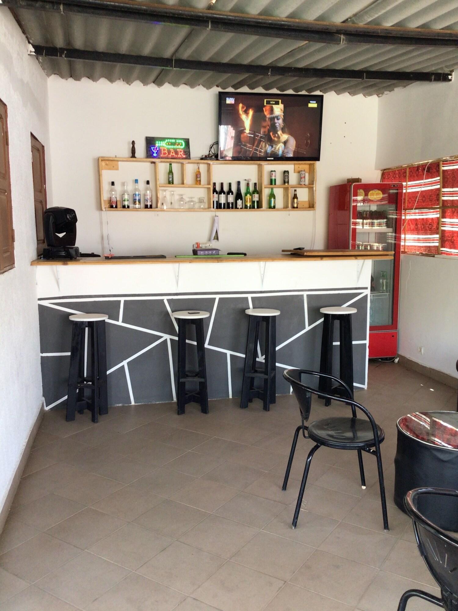 Bar/Salón Black And White Hôtel
