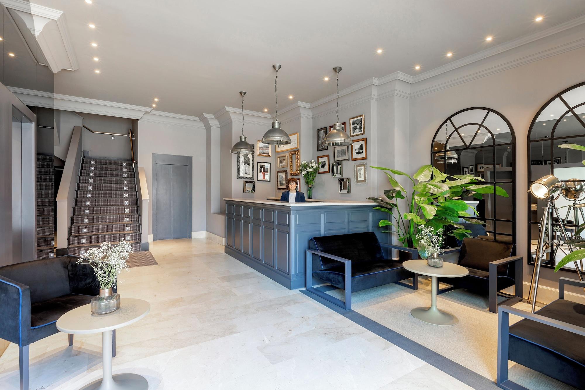 Vista Lobby Pamplona Plaza