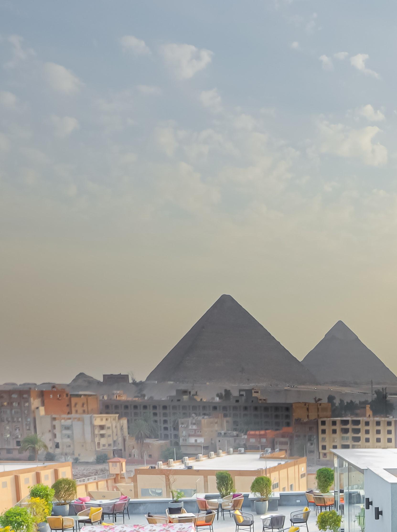 Vista Exterior Pyramid Front Hotel