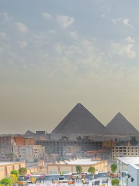 Pyramid Front Hotel