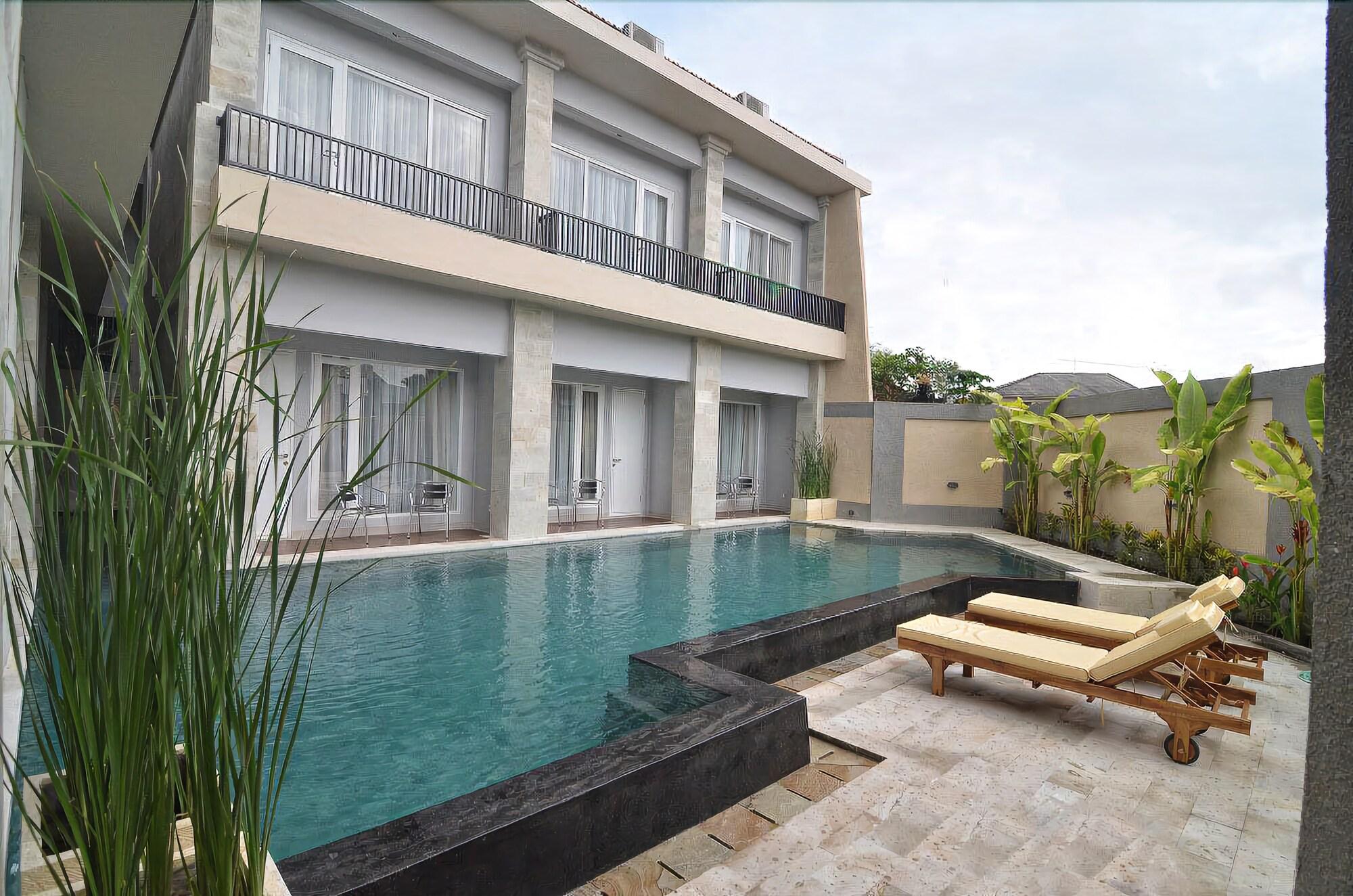 Vista Piscina Griya Sunset Kuta
