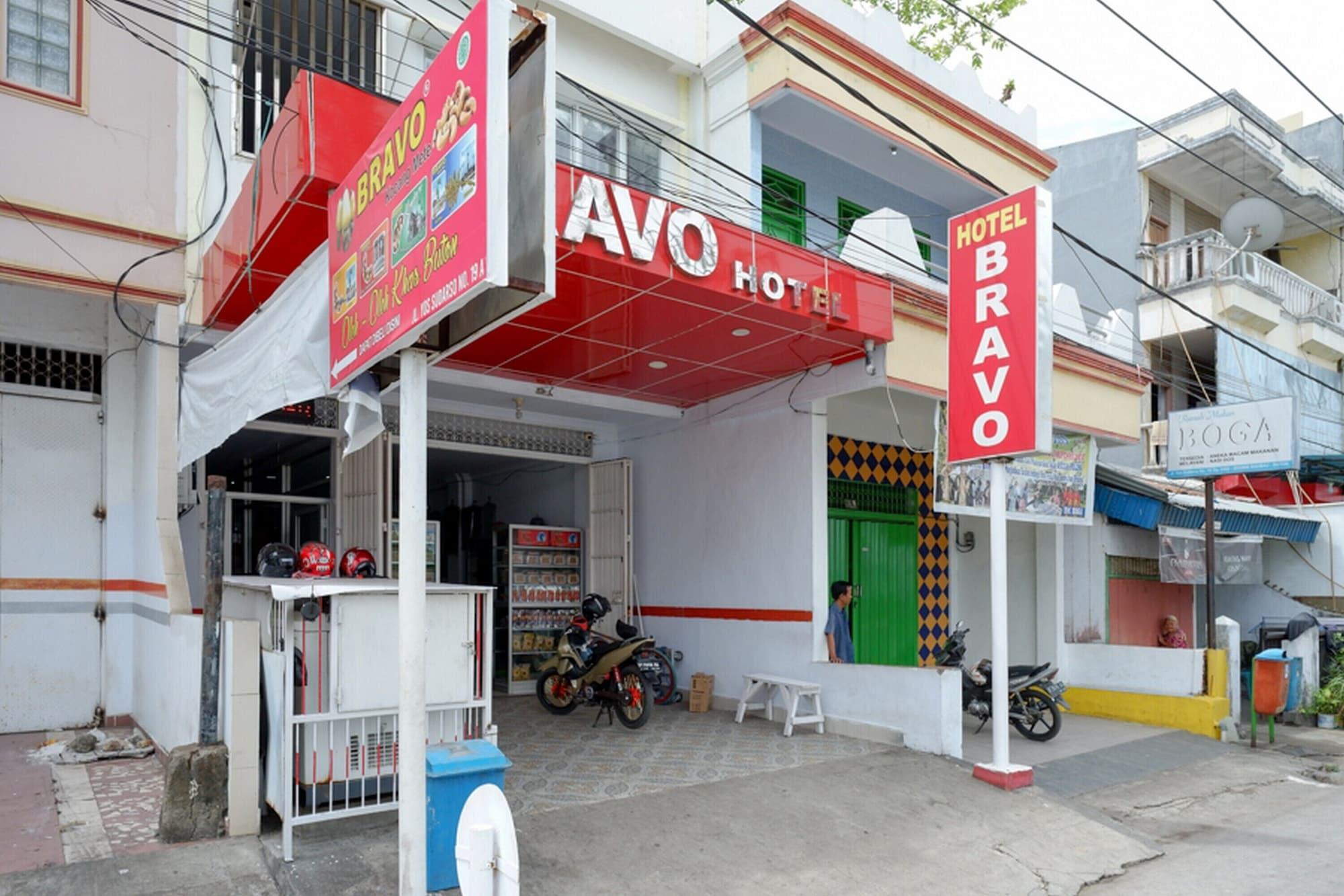Vista Exterior RedDoorz @ Hotel Bravo Pantai Kamali Bau Bau