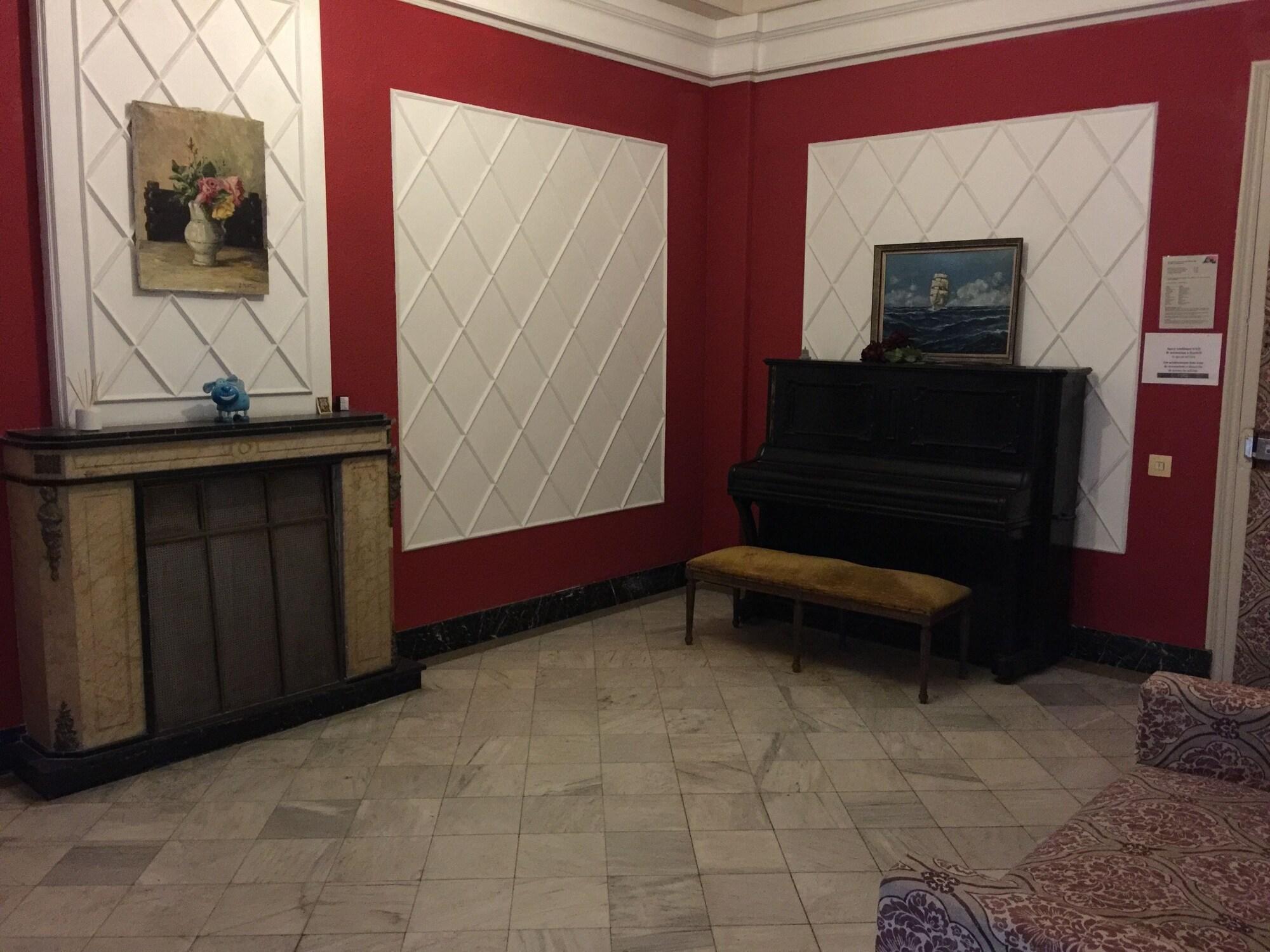 Vista Lobby Fun and Sun Center 2