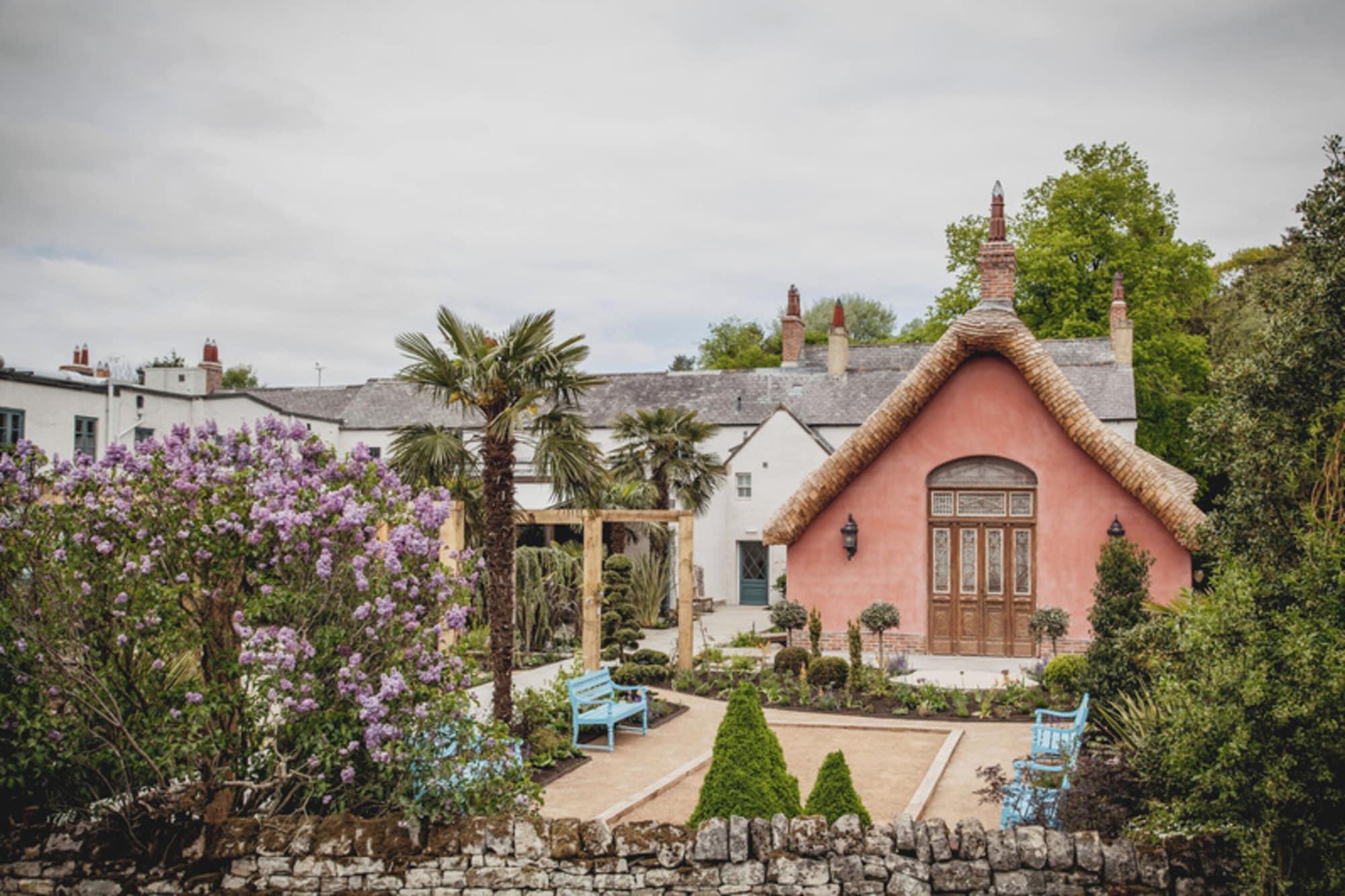 Varios Le Petit Chateau & William de Percy