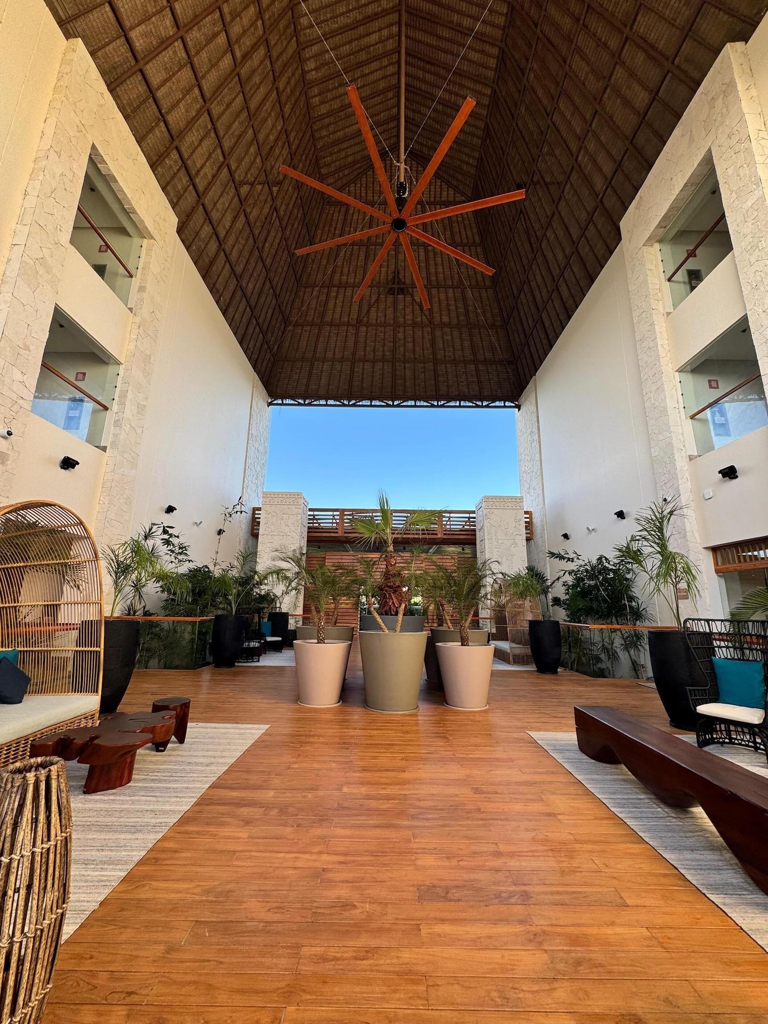 Vista Lobby Hotel Mundo Maya Edzná