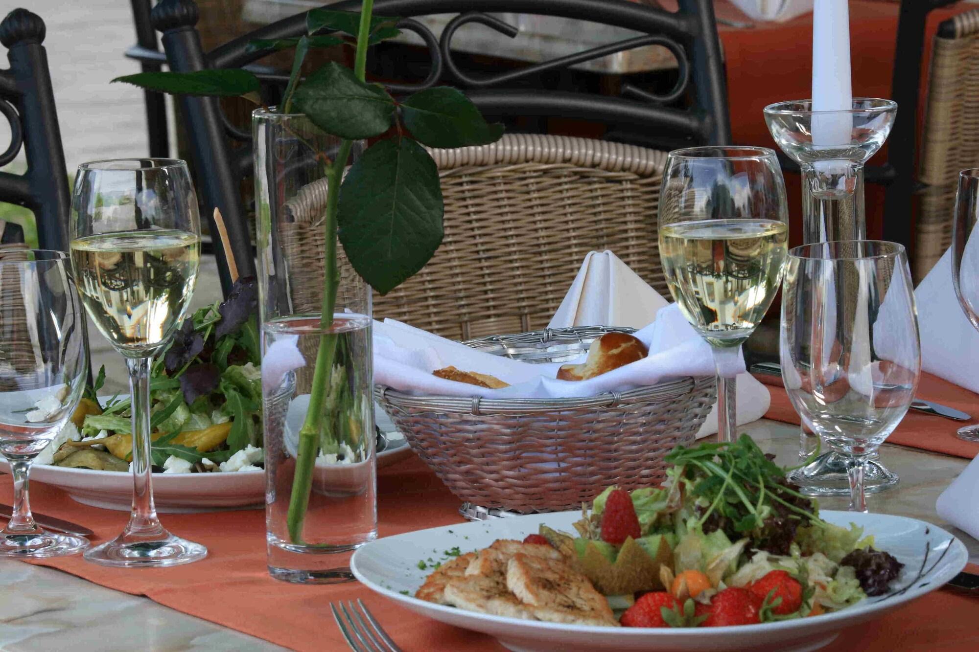 Restaurant Hotel Empfinger Hof, Sure Hotel Collection by Best Western