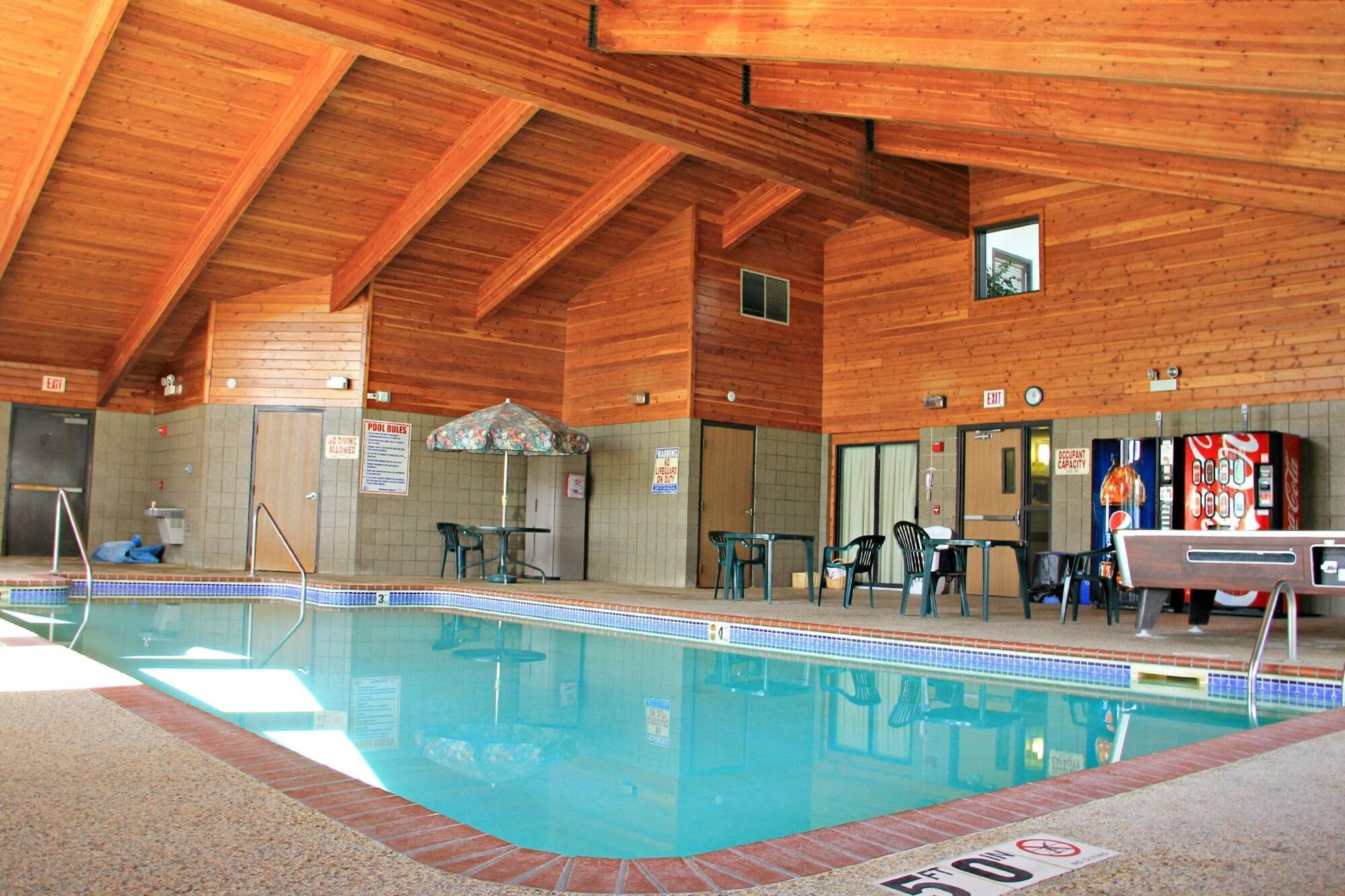 Vista Piscina Boarders Inn & Suites by Cobblestone Hotels - Wautoma